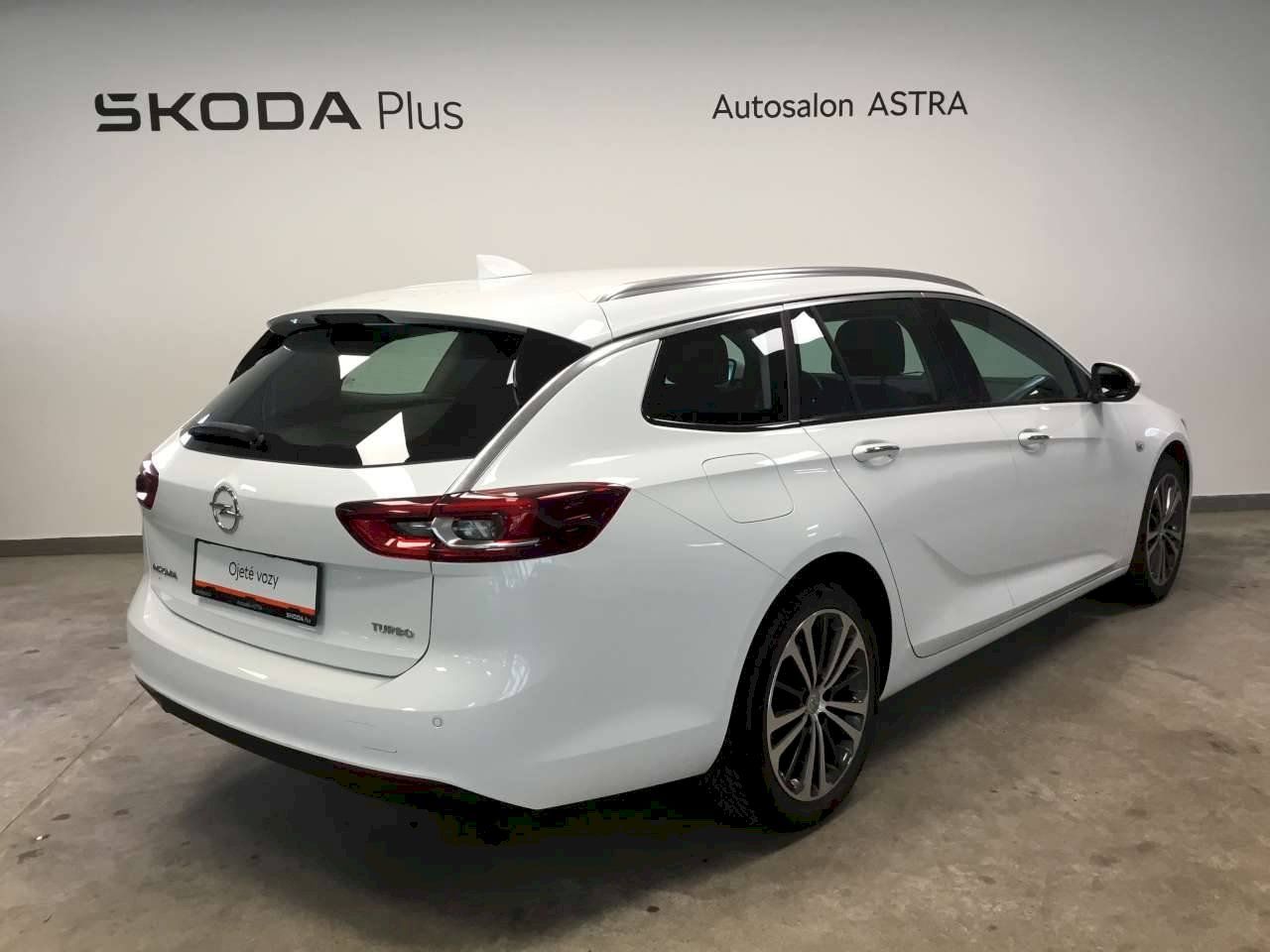Opel Insignia, Sports Tourer 1.5 Turbo 121 kW - fotka 2