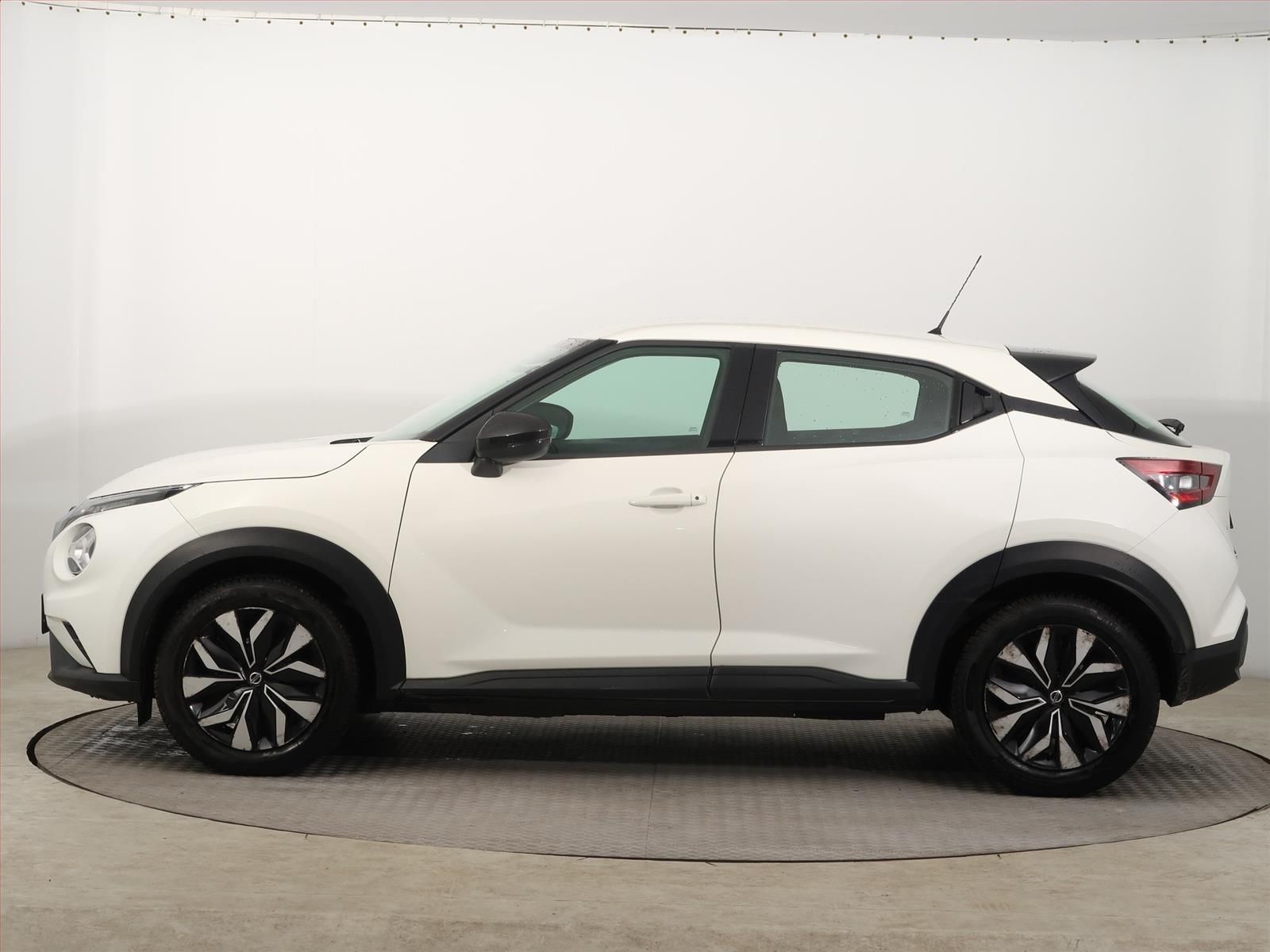 Nissan Juke, 1.0 DIG-T, ČR,1.maj - fotka 3