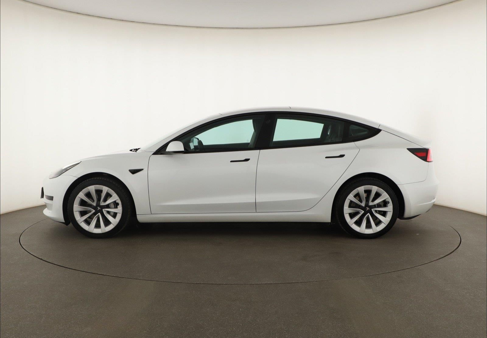 Tesla Model 3, Standard Range 60kWh, SoH 97% - fotka 3