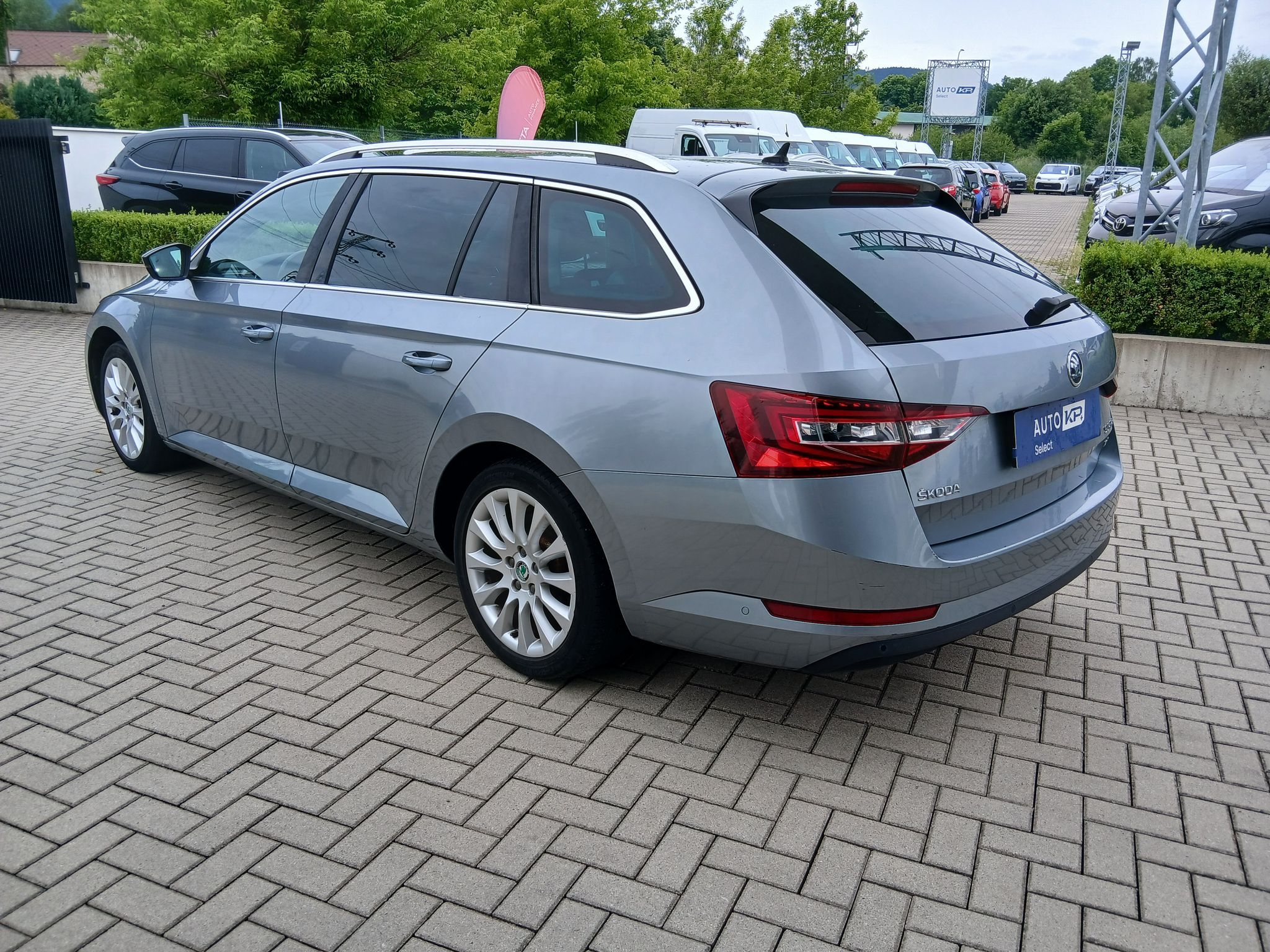 Škoda Superb, 2.0 TDI 140kW 4x4 L&K DSG - fotka 4