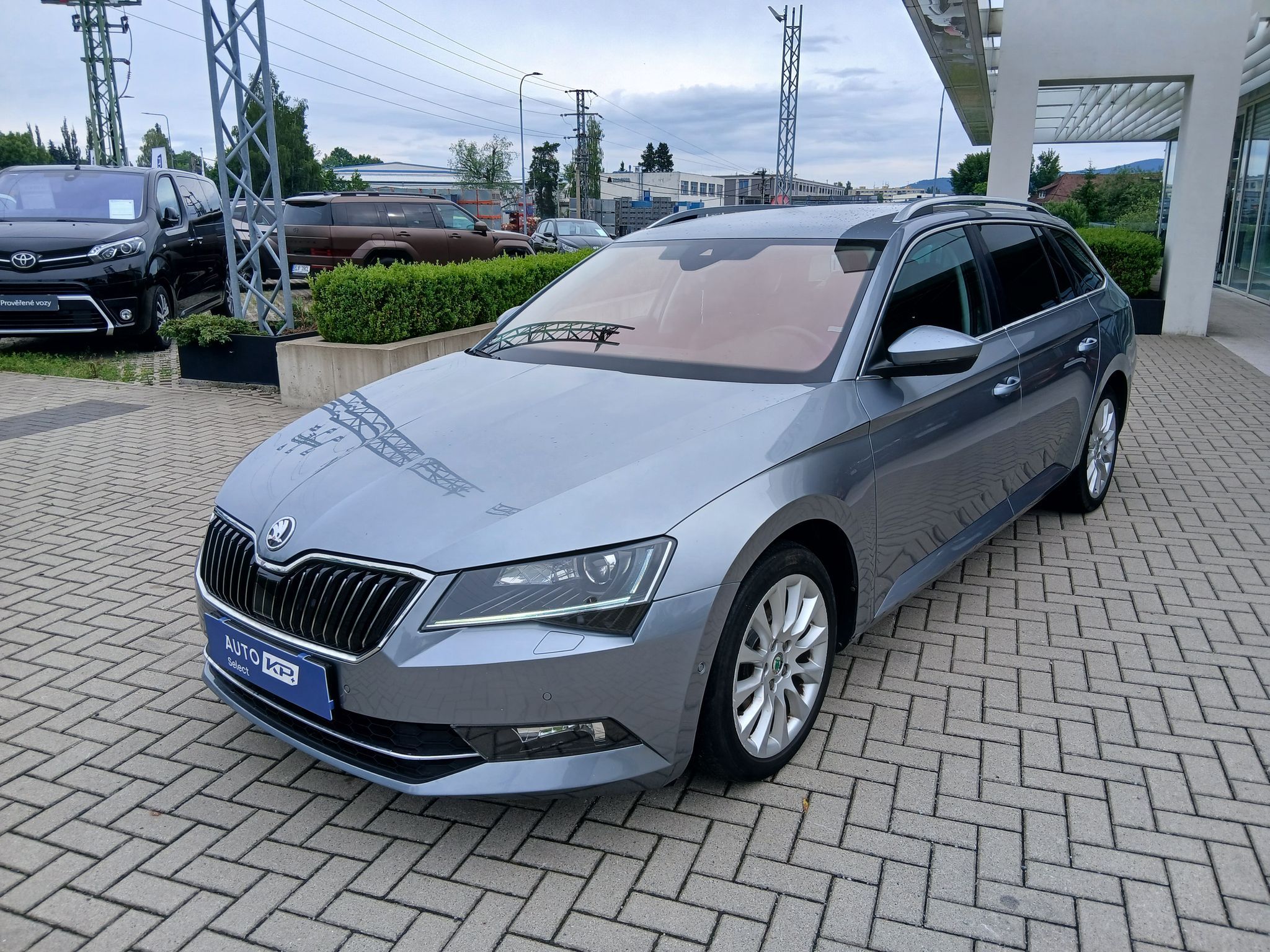 Škoda Superb, 2.0 TDI 140kW 4x4 L&K DSG - fotka 2