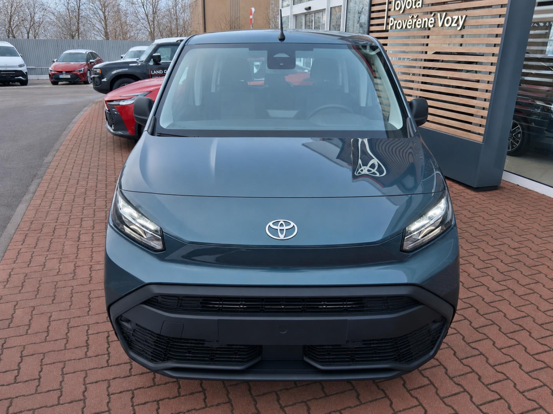 Toyota Proace City Verso, 1,5 D 100K 6 MT COMBI - fotka 2