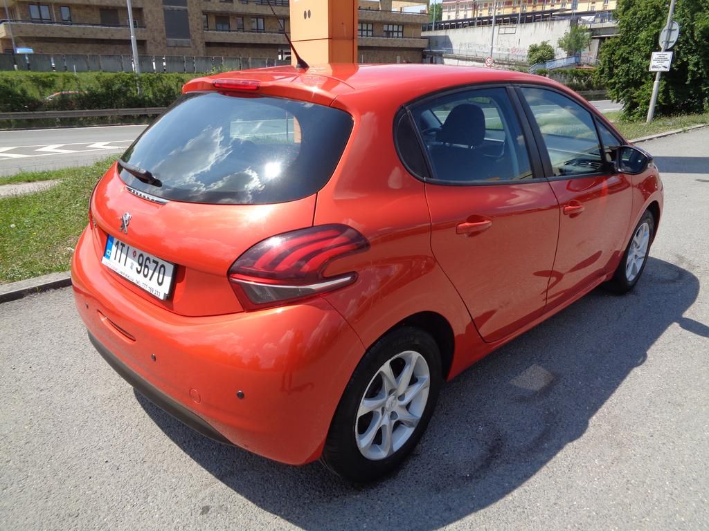 Peugeot 208, 1.2i  KOUPENO ČR - fotka 6