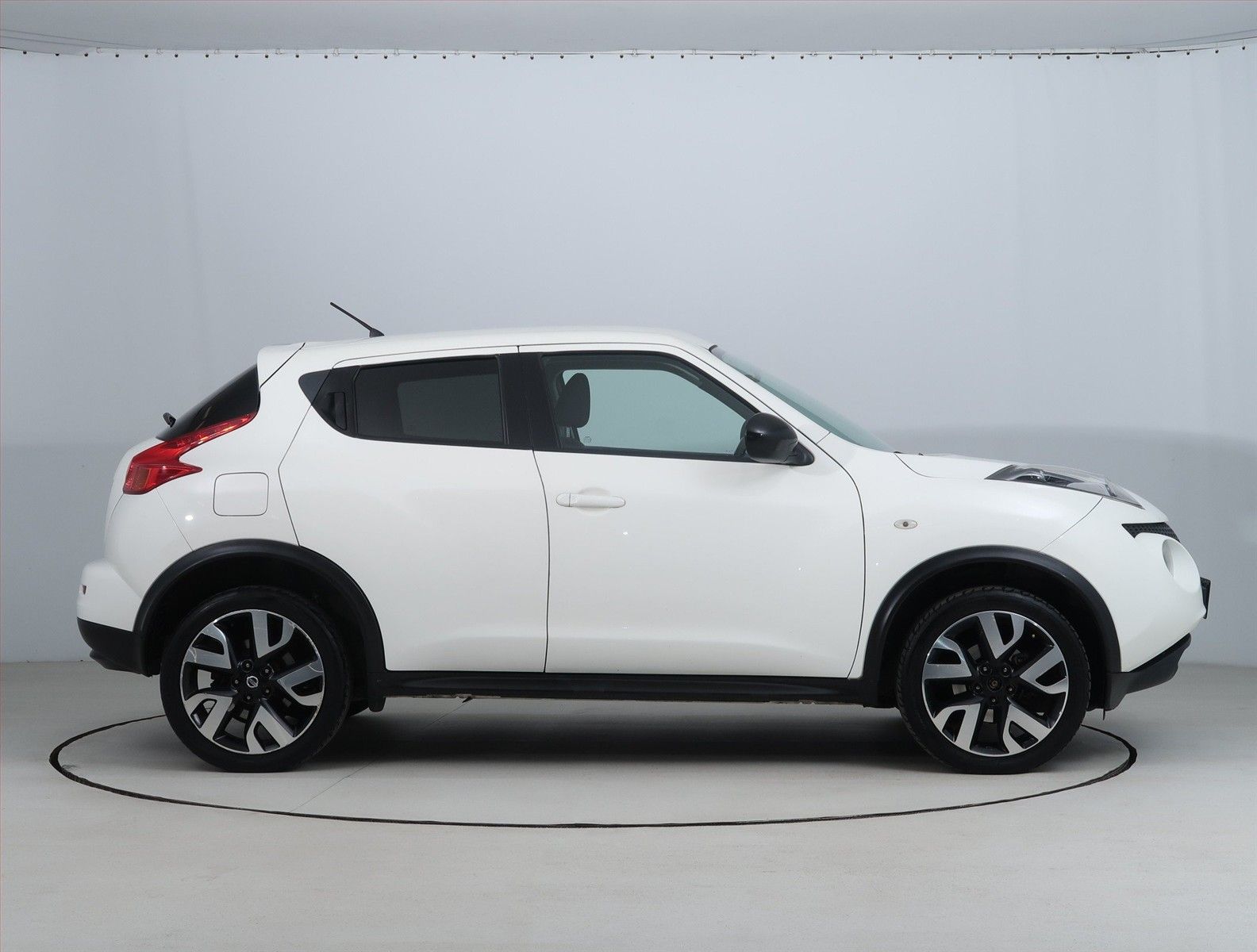 Nissan Juke, 1.6 i, Automat, Navi - fotka 6