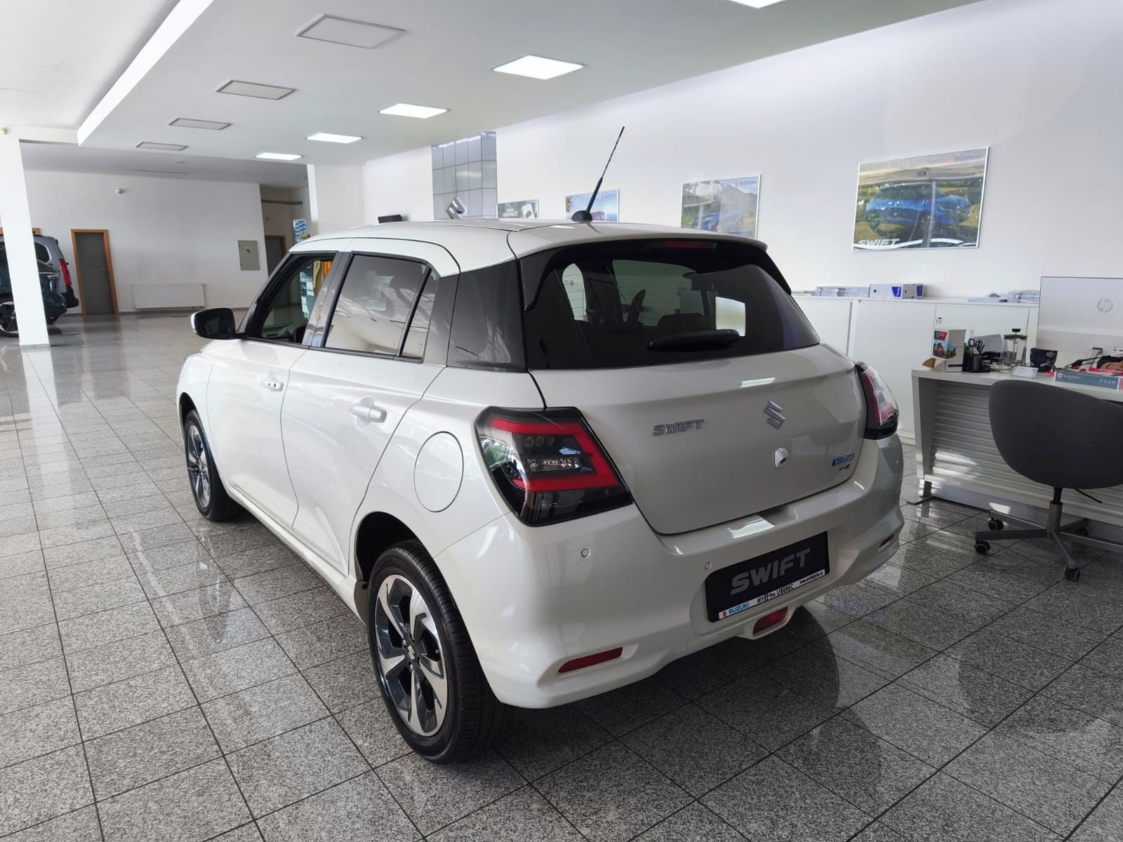 Suzuki Swift, 1,2 ELEGANCE + BONUS - fotka 3