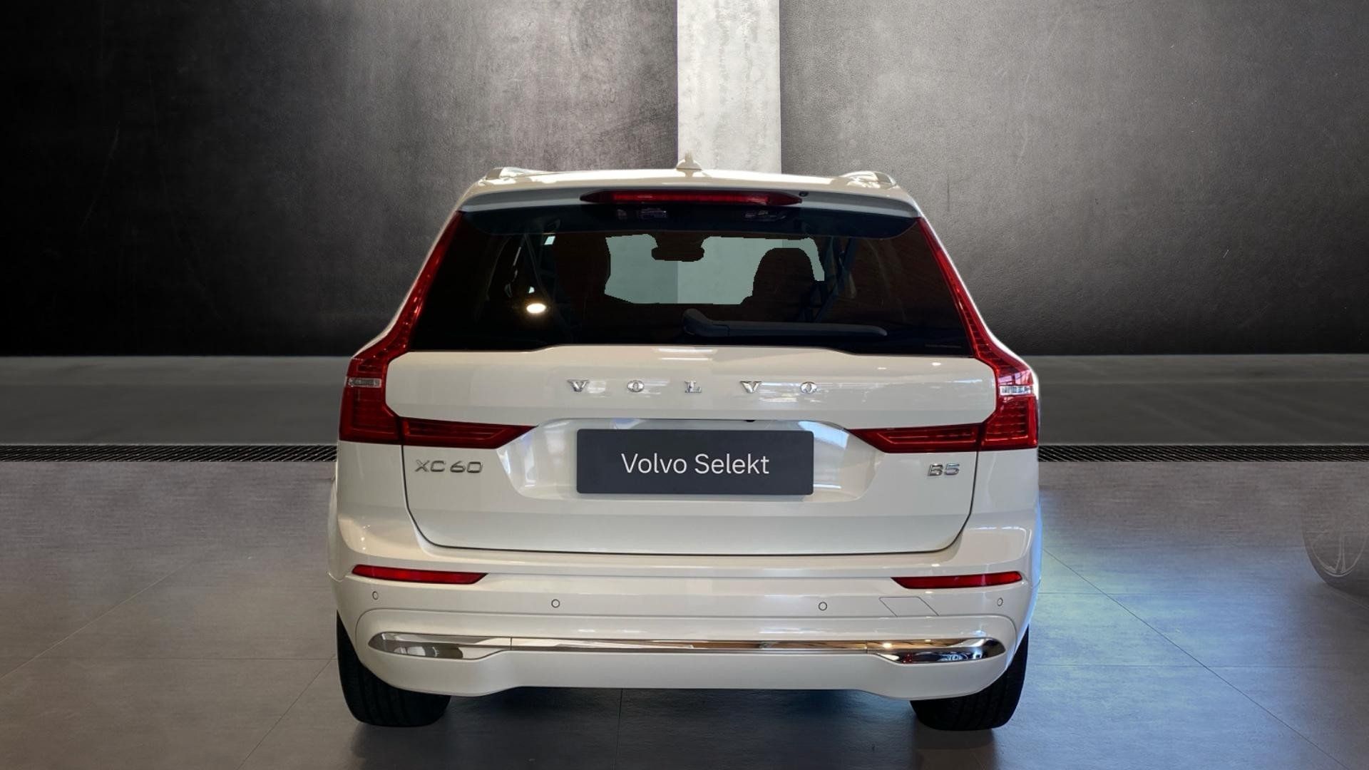 Volvo XC60, INSCRIPTION, B5 FWD, 184+10 kW - fotka 3