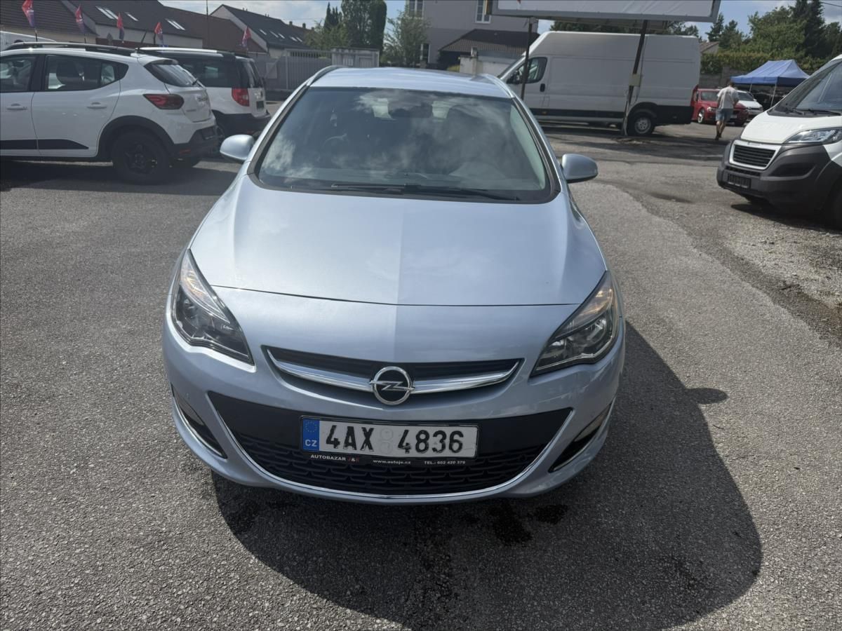 Opel Astra, 1,6 CDTi - fotka 2