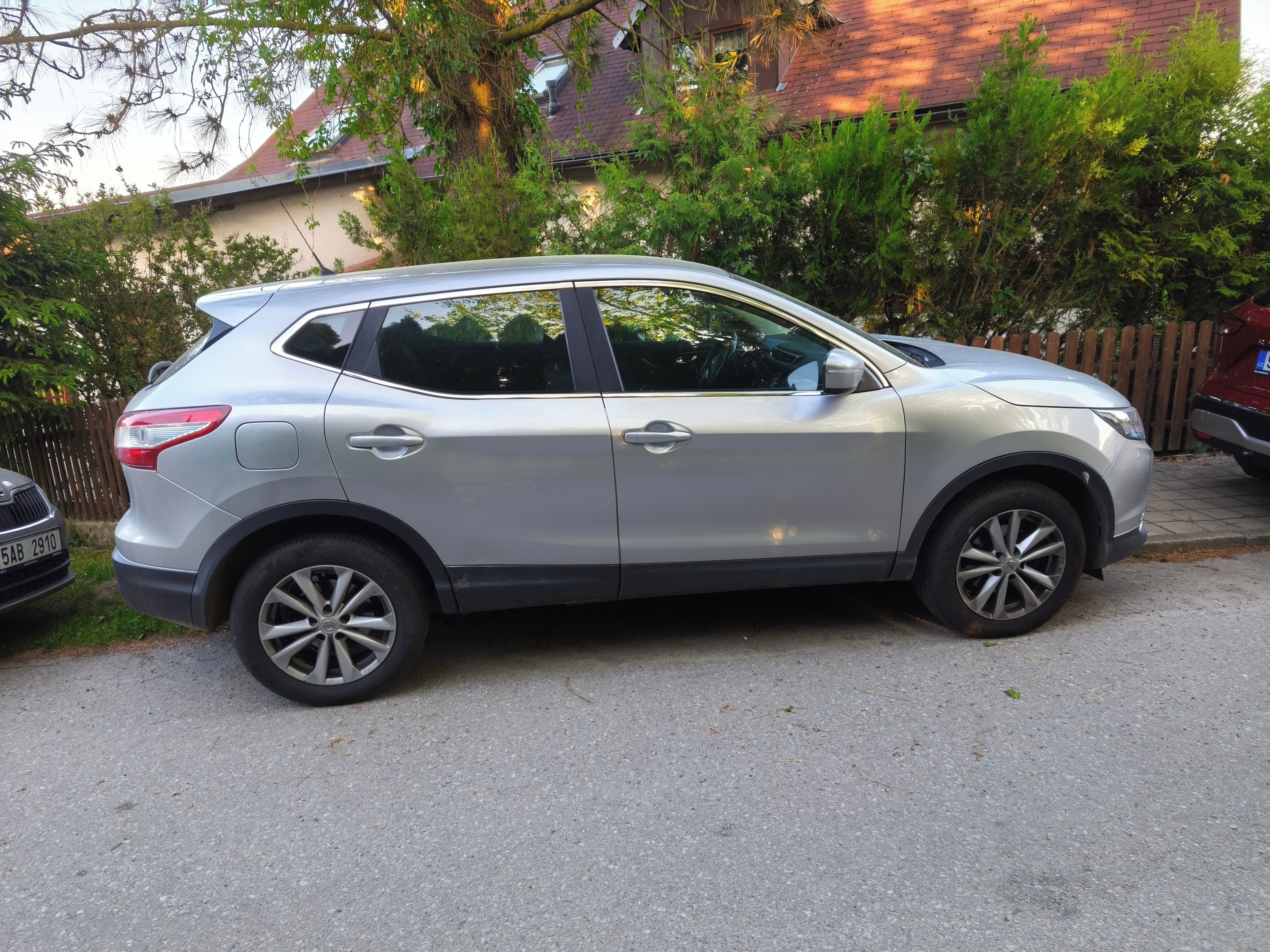 Nissan Qashqai, 1,5 DCI, servisováno - fotka 2