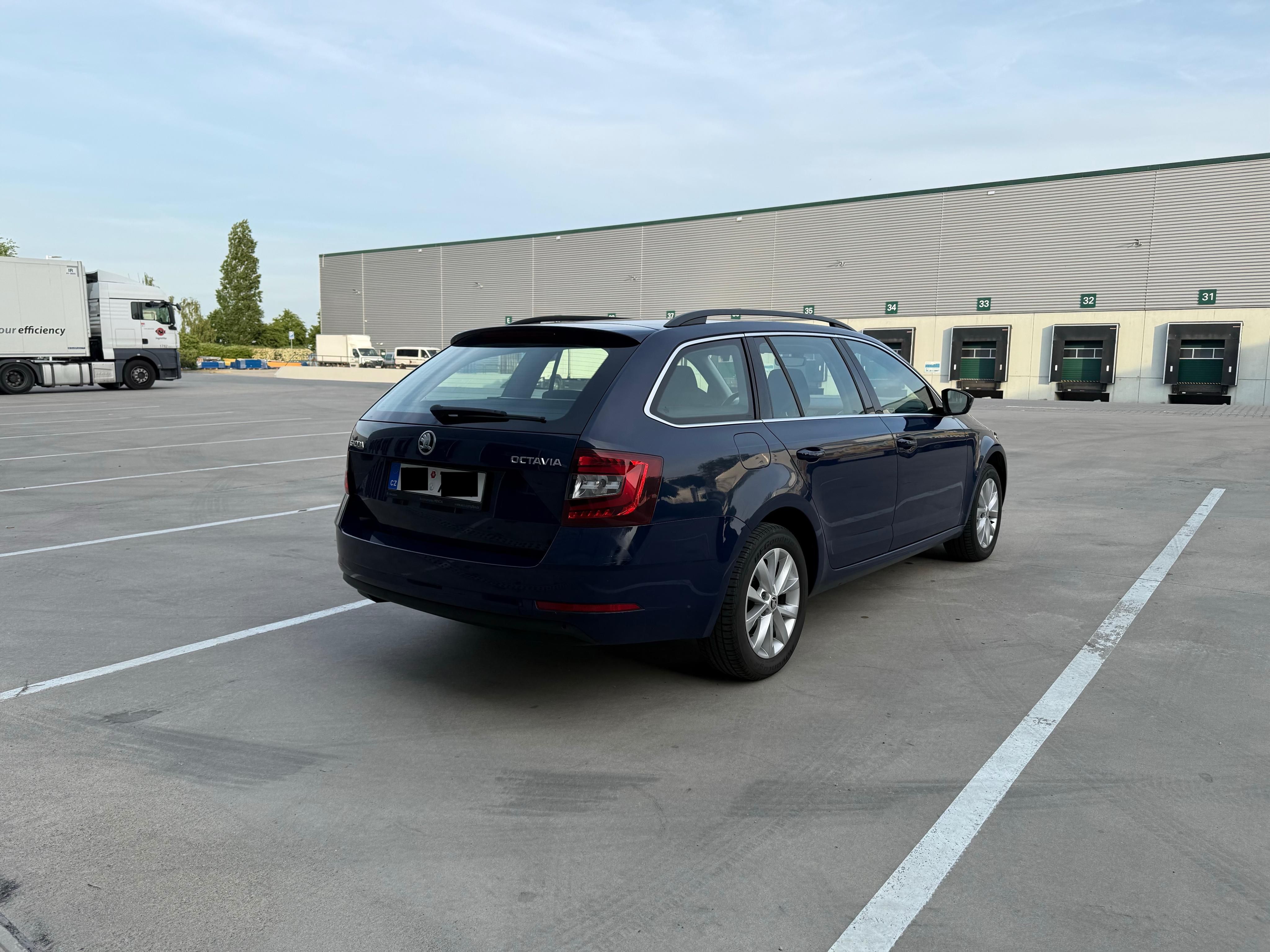 Škoda Octavia, 1.6 TDI 85 KW KOMBI FACELIFT - fotka 5