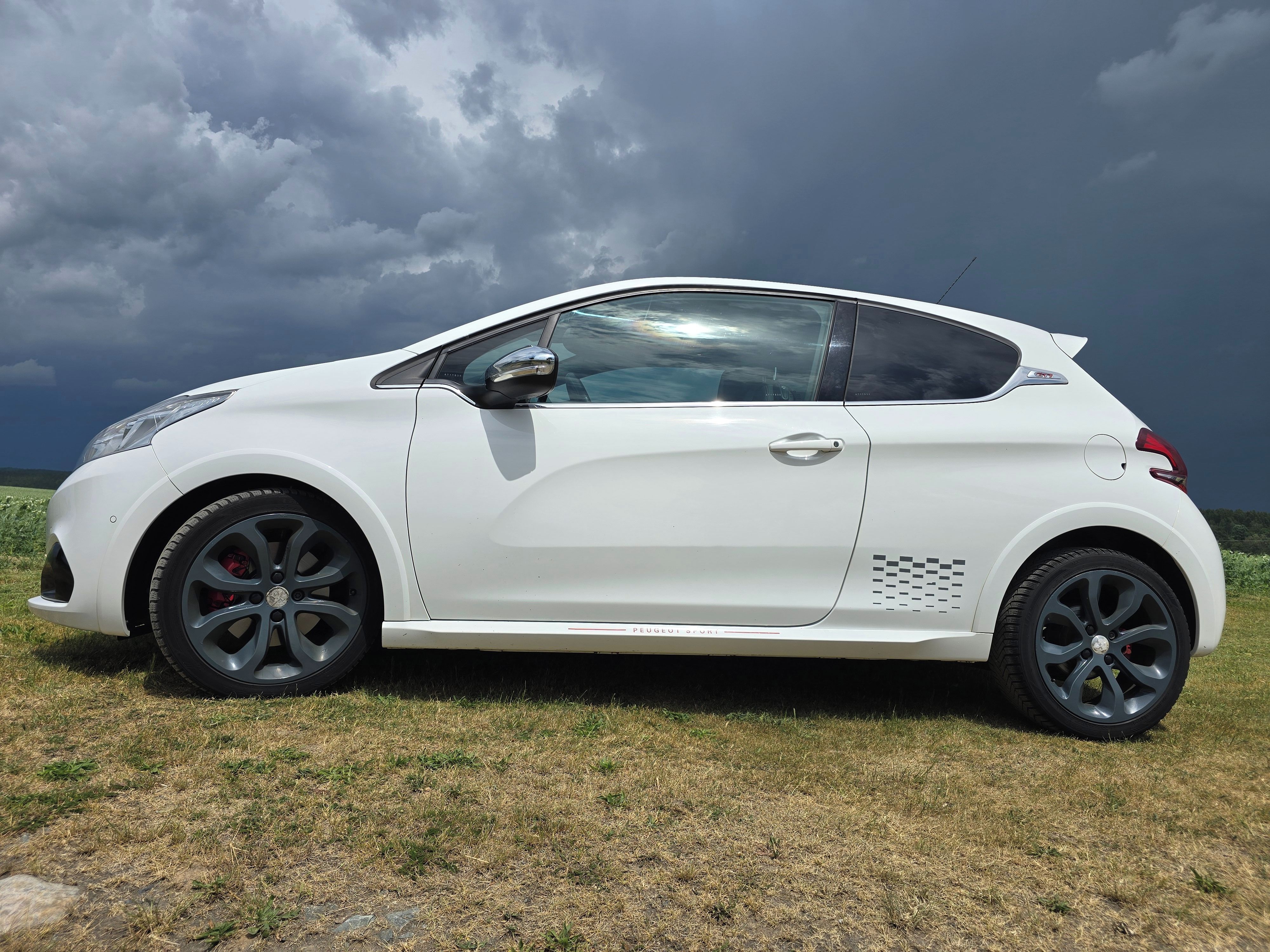 Peugeot 208, 208 GTi - fotka 2