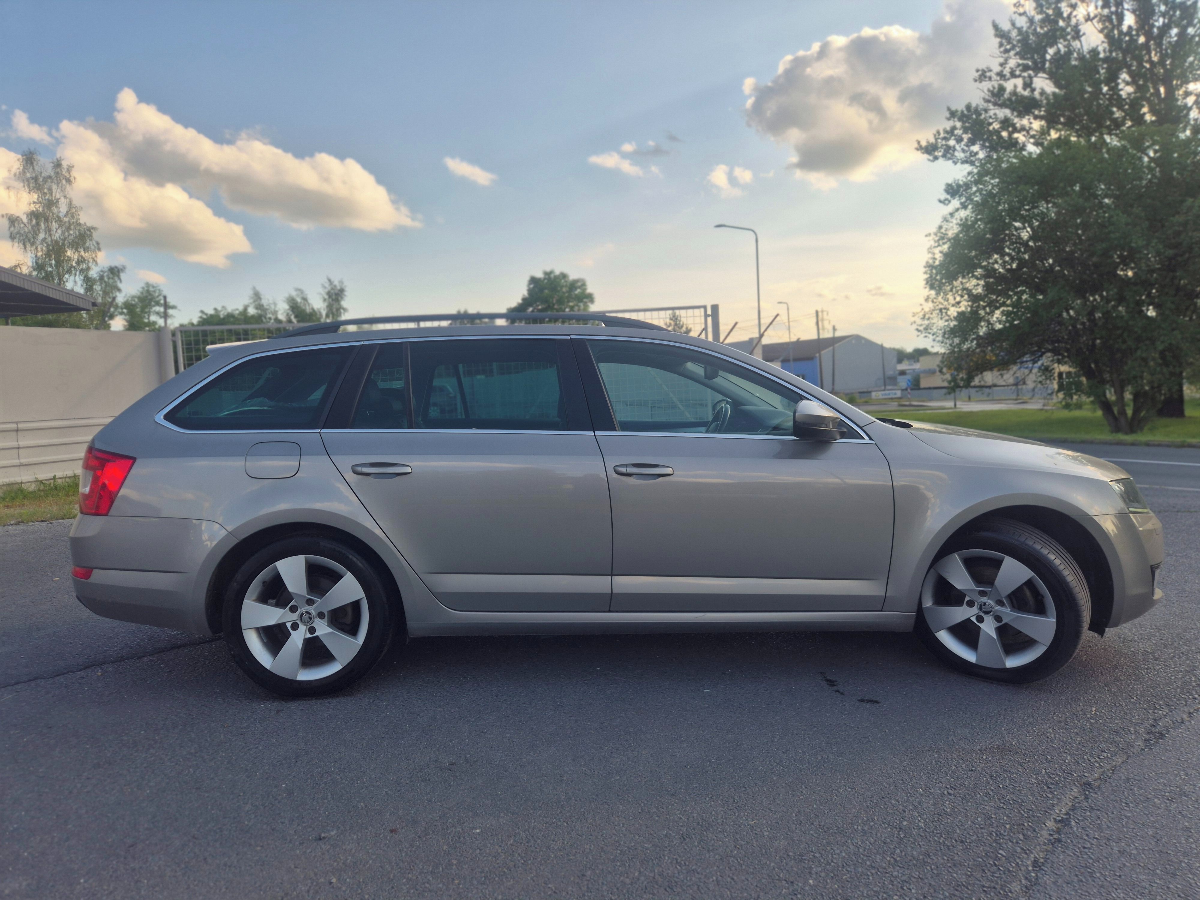 Škoda Octavia, 1 maj.plný servis 4X4 110 KW - fotka 6