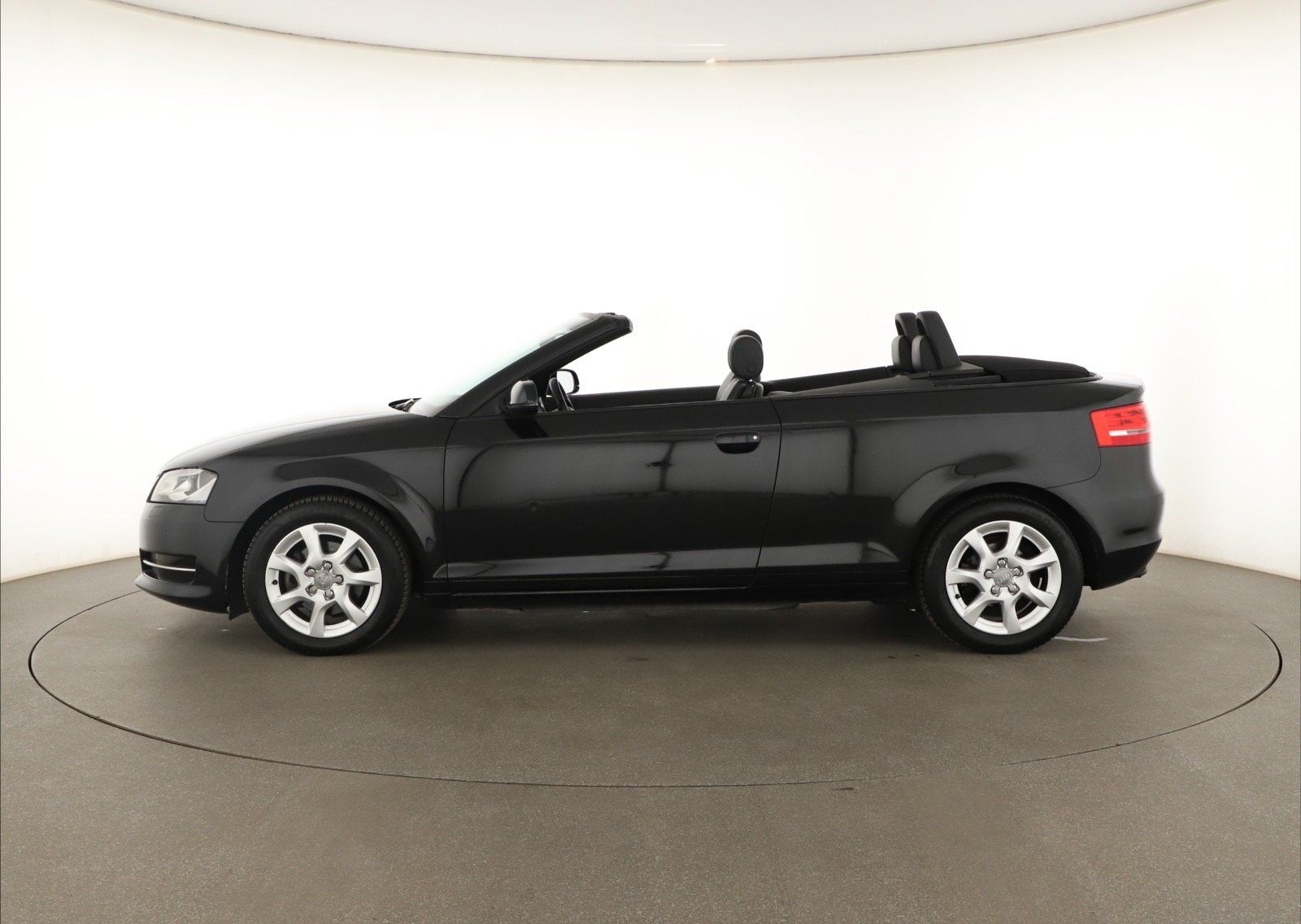Audi A3, 1.8 TFSI, Kožené sedačky - fotka 3