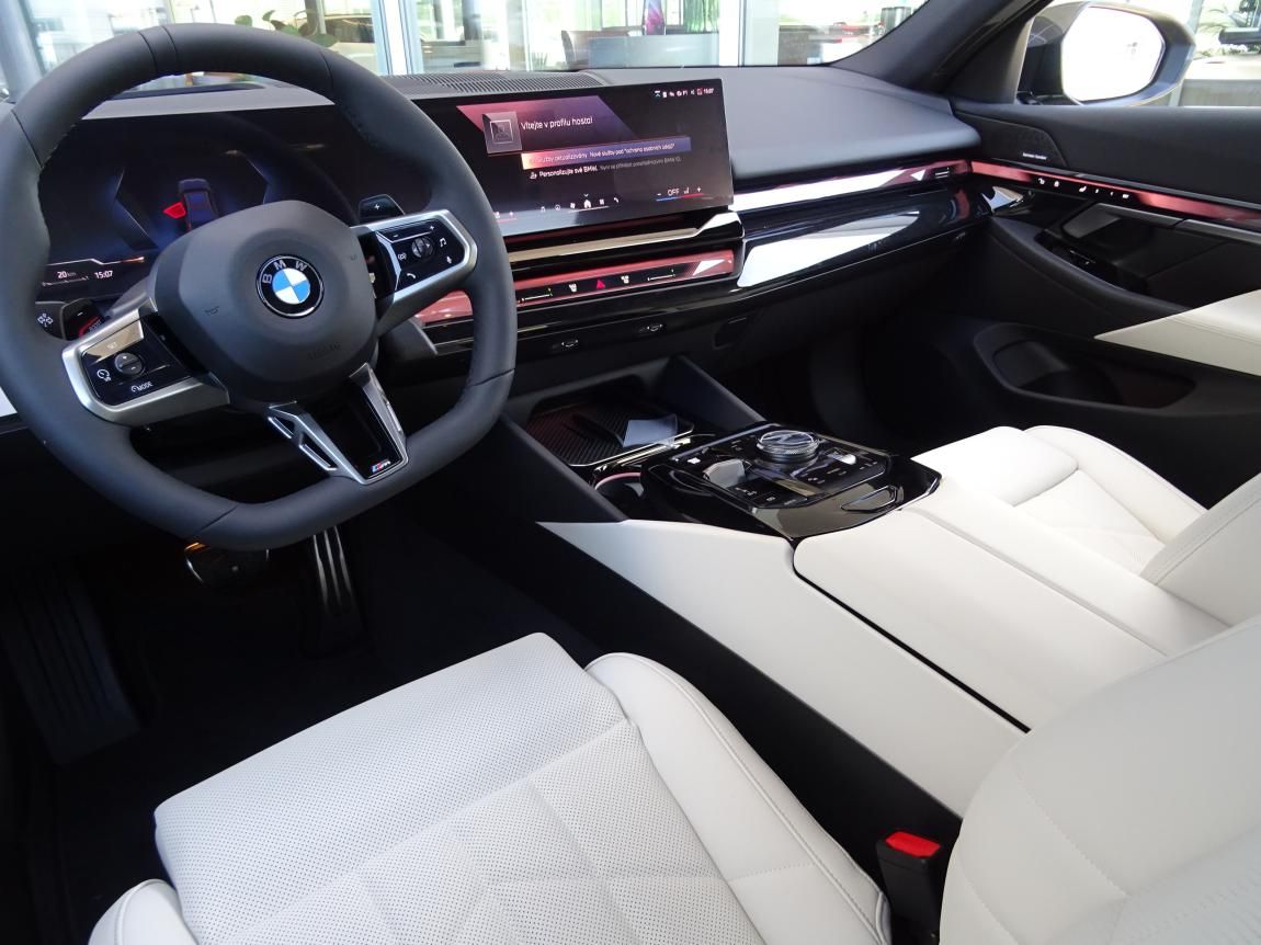 BMW Řada 5, 540d xDrive Sedan - fotka 4