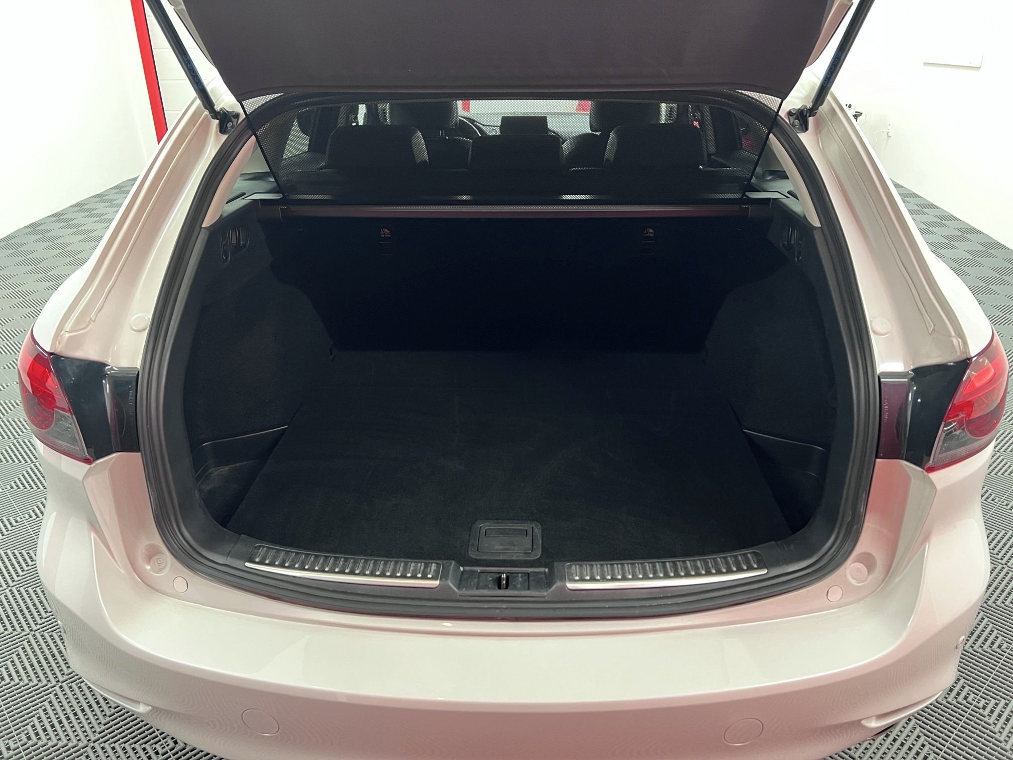 Mazda 6, 2.0i 121 kW REVOLUTION - fotka 5