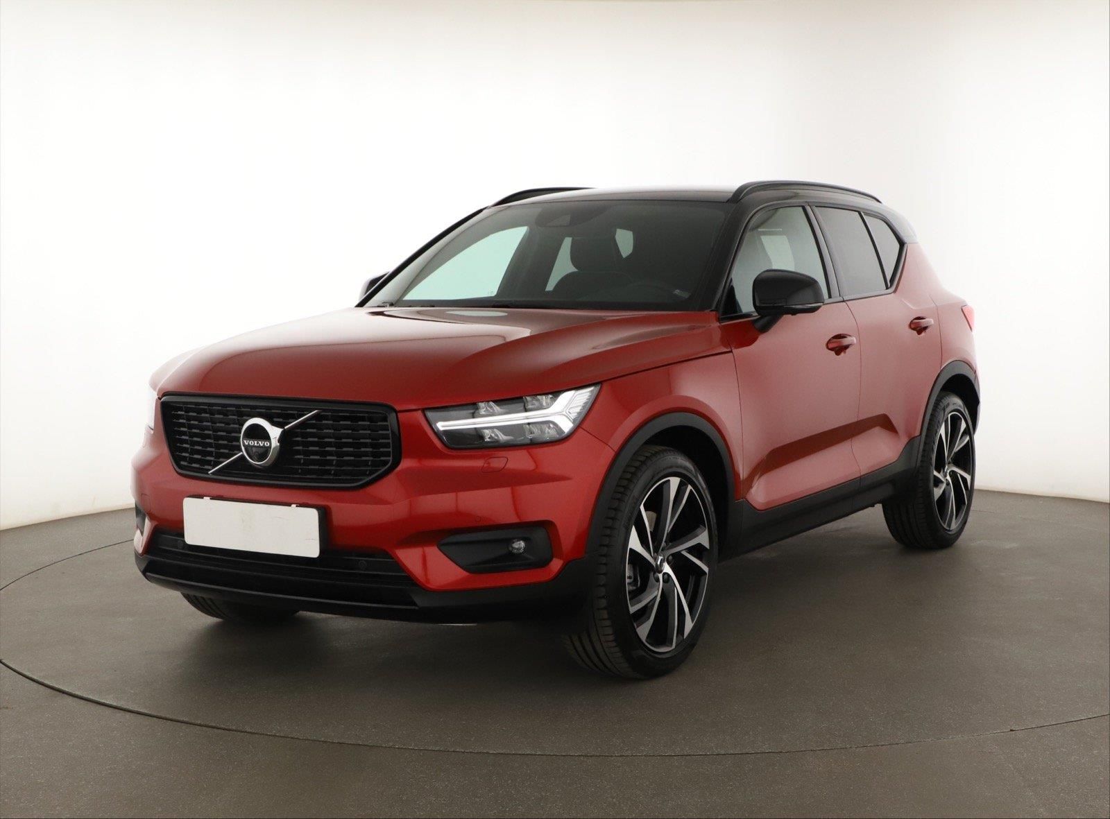 Volvo XC40, B4 AWD, R-Design, 4X4 - fotka 2