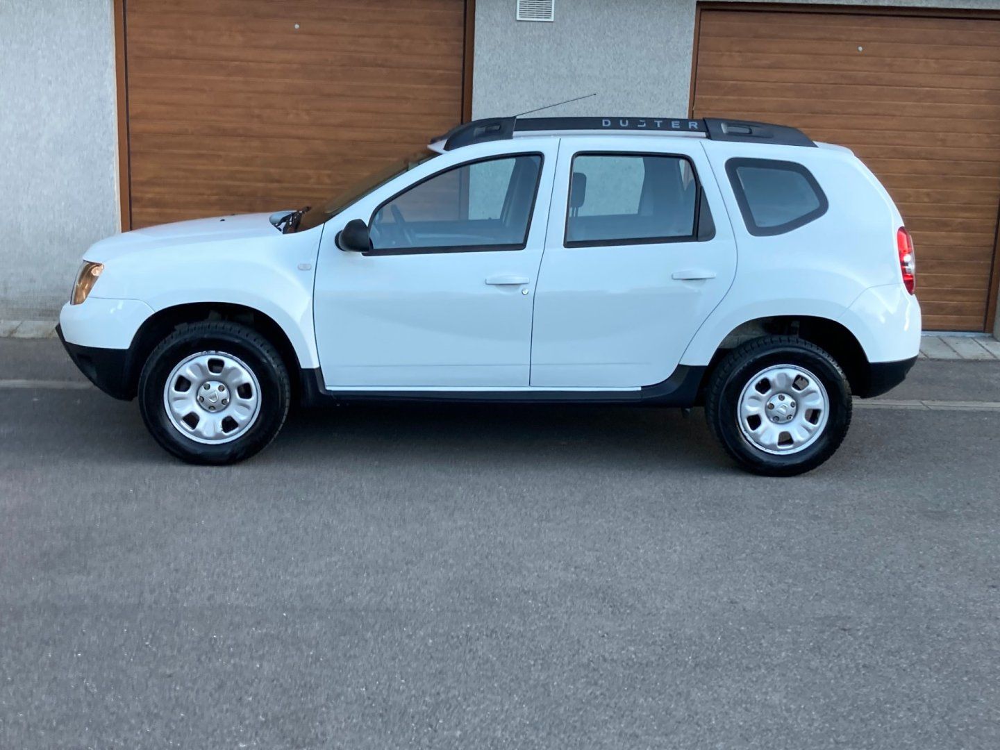 Dacia Duster, 1,6 84kW 4x4 koup.ČR - fotka 6
