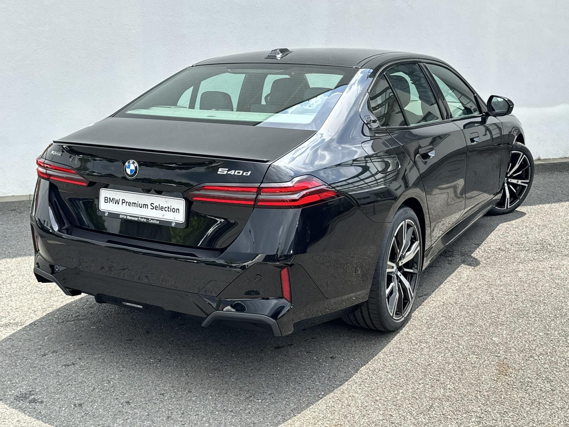 BMW Řada 5, 540d xDrive Sedan - fotka 2