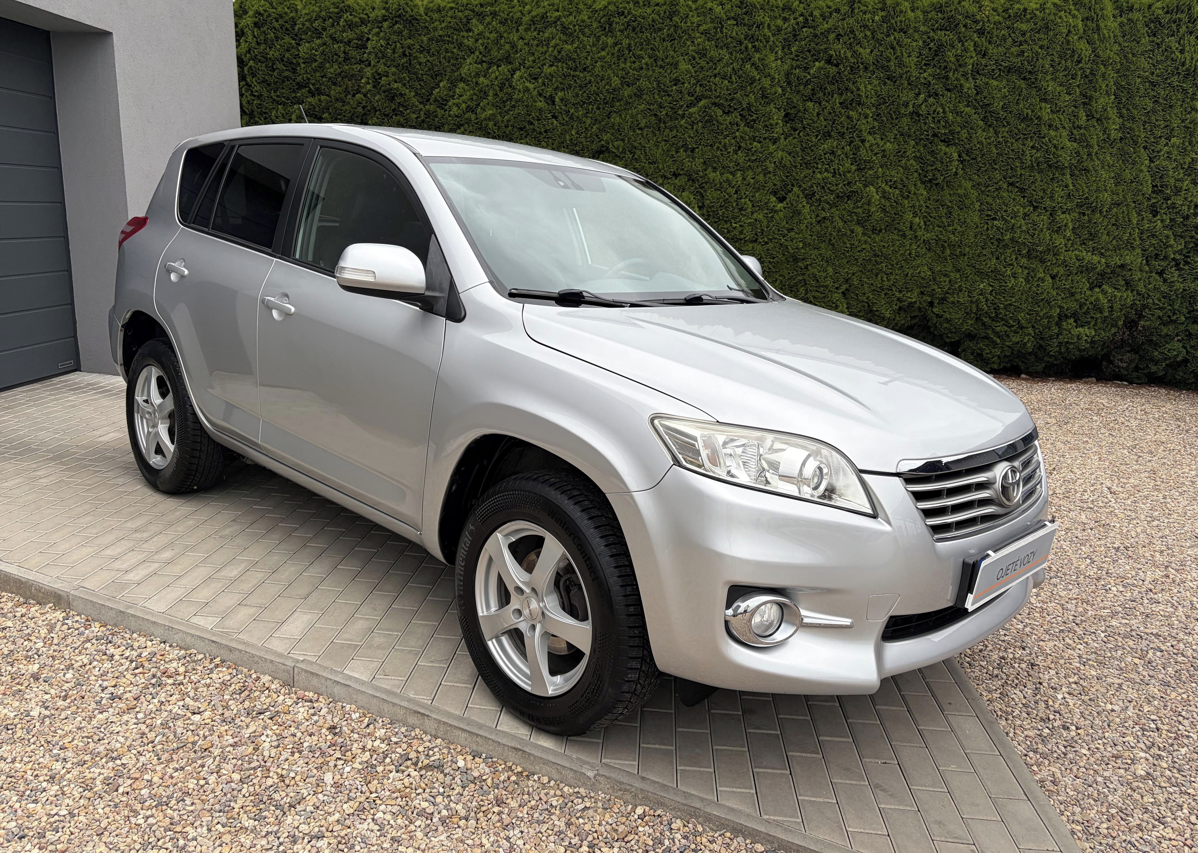Toyota Rav4, 2.2 D-4D 4x4 110KW LUX - fotka 3