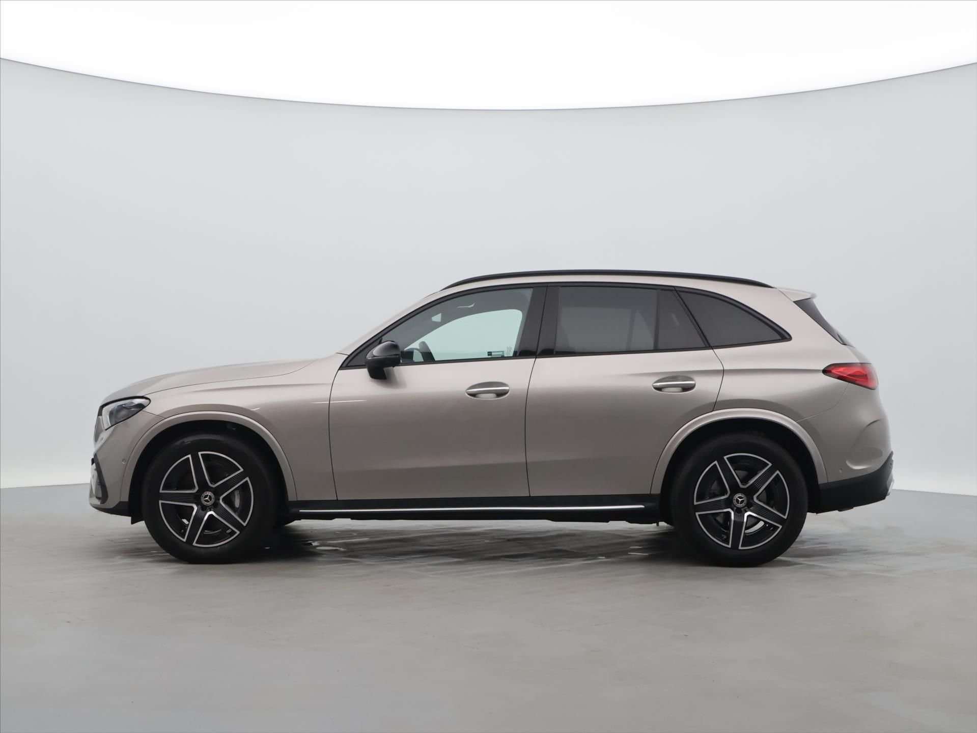 Mercedes-Benz GLC, 2,0 300 4Matic AMG CZ 1Maj - fotka 4