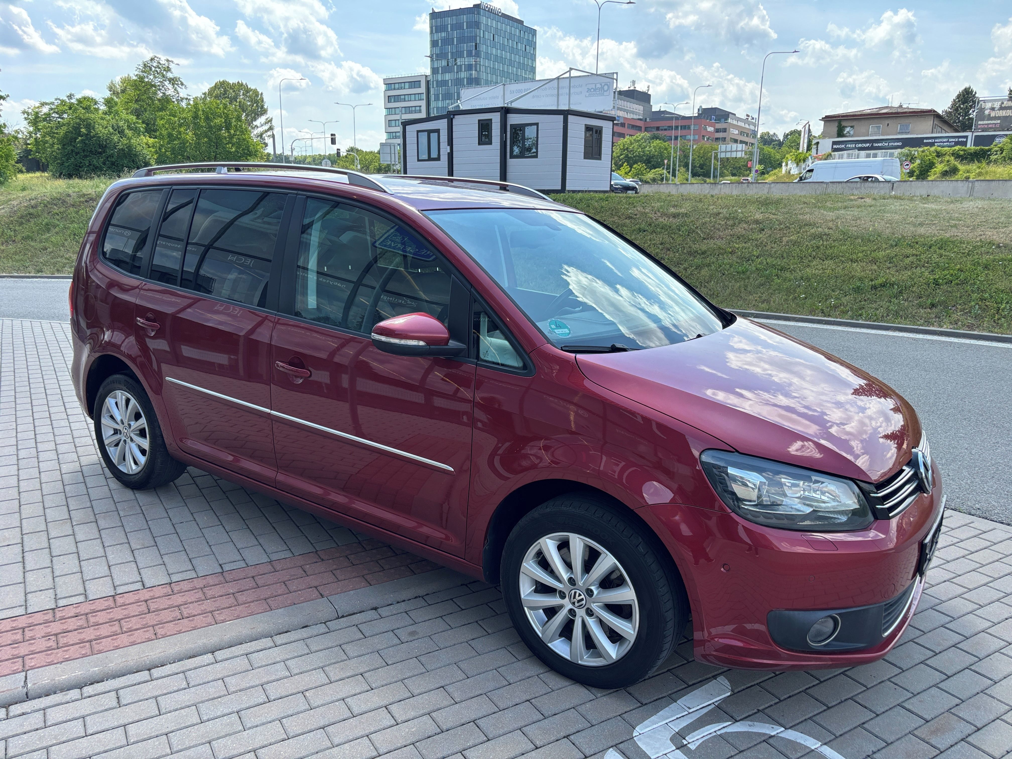 Volkswagen Touran, 2.0 TDi 125kW 7Míst Webasto - fotka 4