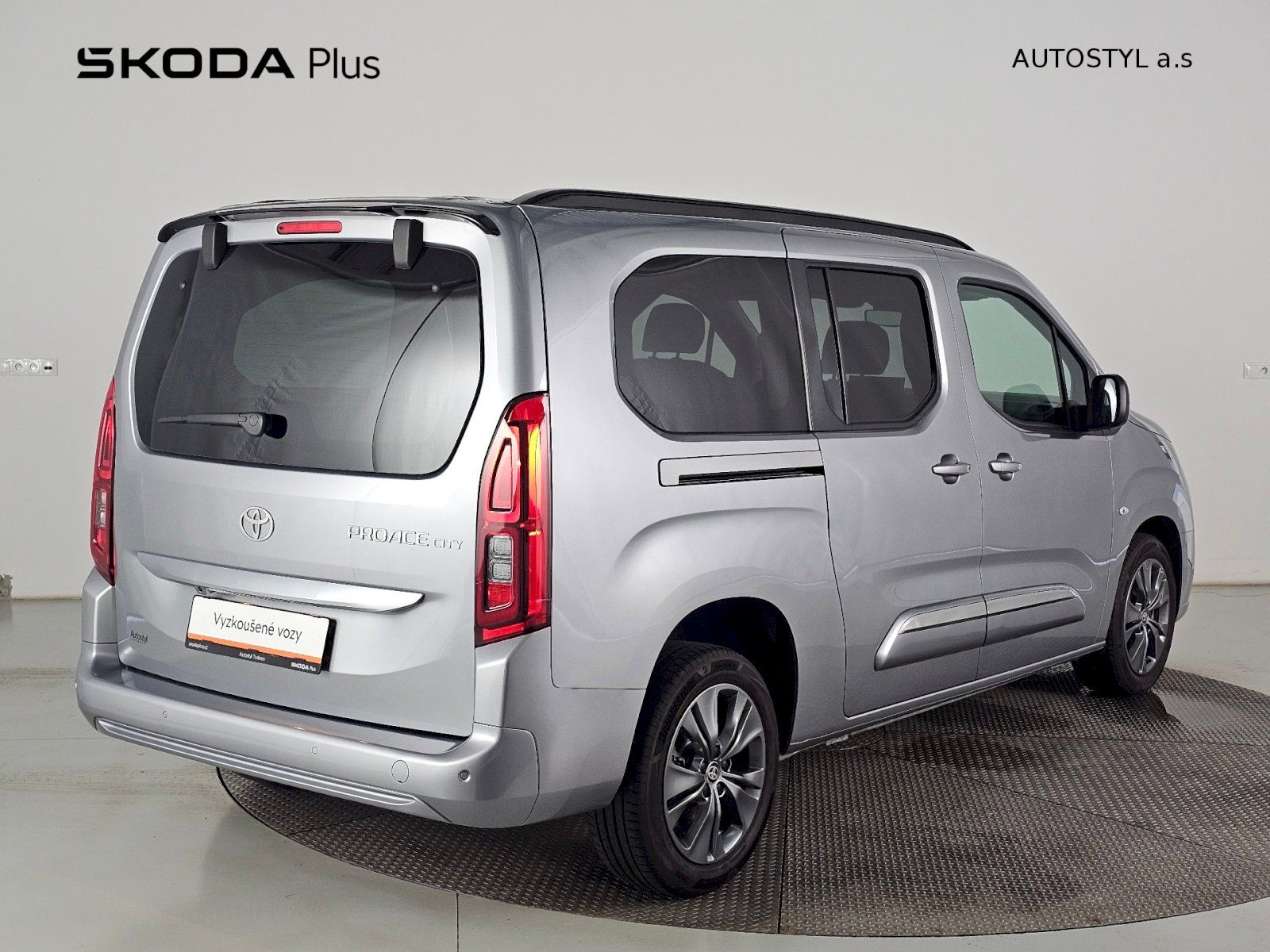 Toyota Proace City Verso, L2 1.2T 110k FAMILY 7S LONG - fotka 2