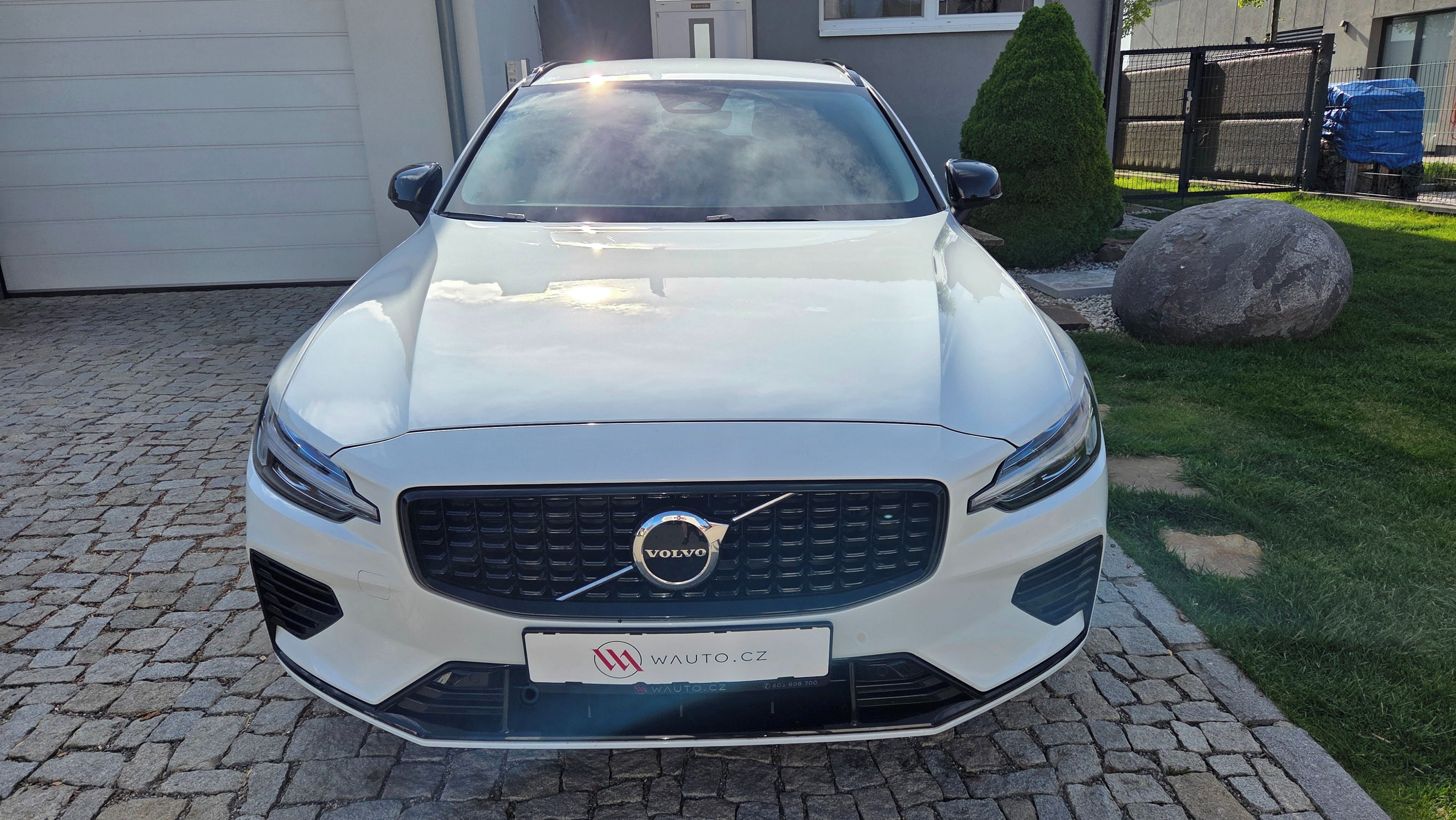 Volvo V60, T6 eAWD PLUS DARK RECHARGE - fotka 2