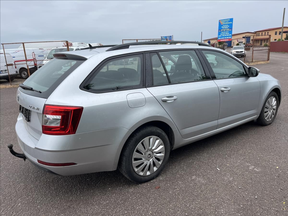 Škoda Octavia, 1,6 TDi KLIMA TAŽNÉ SERVIS - fotka 5