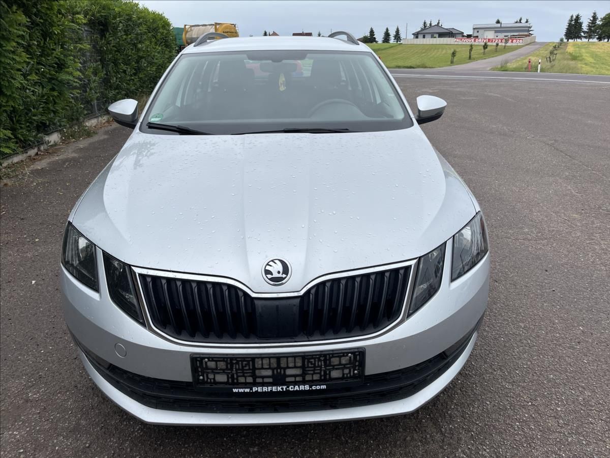 Škoda Octavia, 1,6 TDi KLIMA TAŽNÉ SERVIS - fotka 2