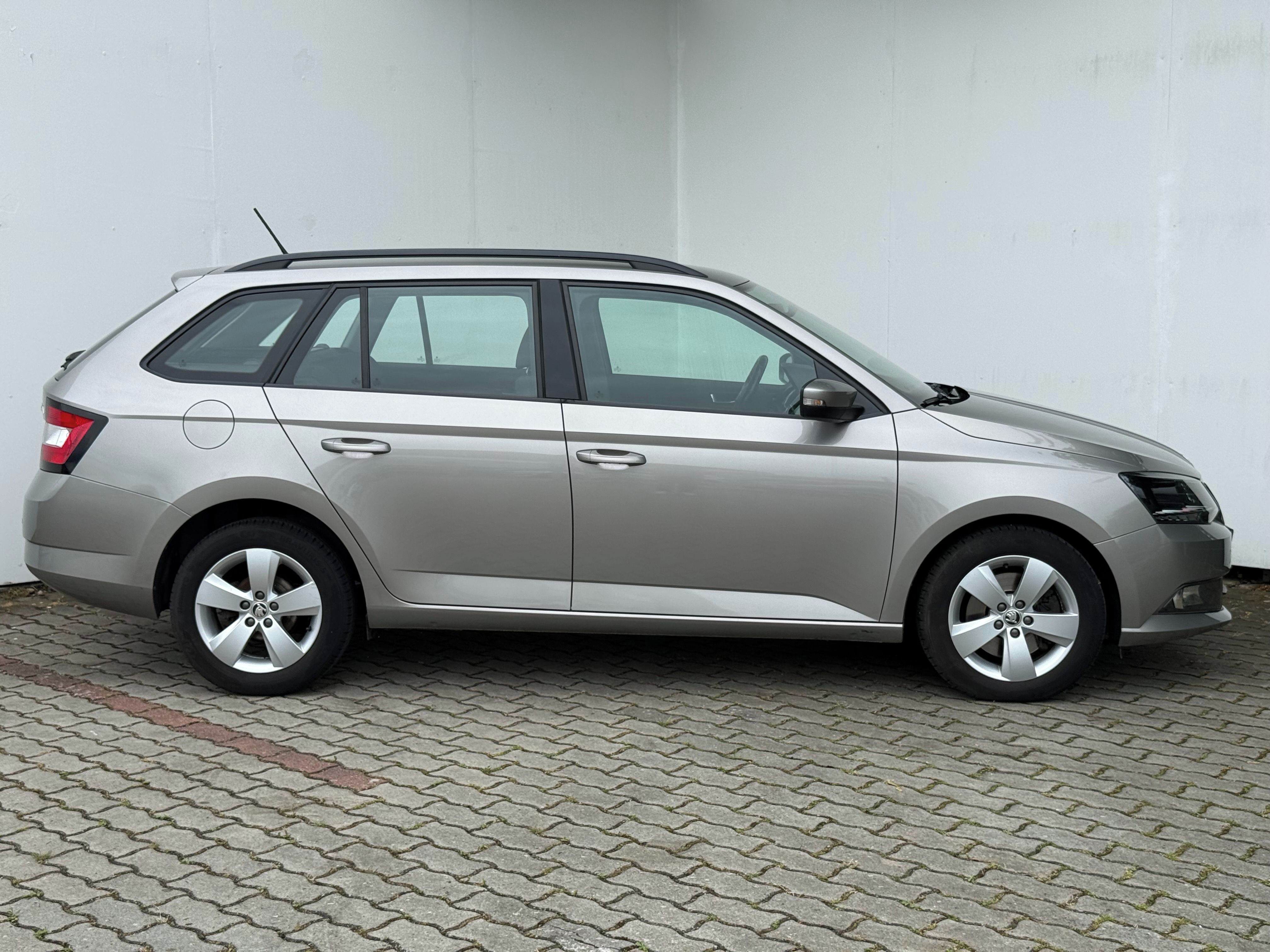 Škoda Fabia, 1.0 TSI / 81kW Ambition Combi - fotka 4