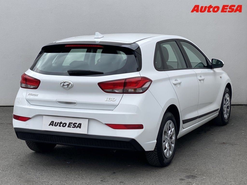 Hyundai i30, 1.5 DPi,1.maj,ČR,AC - fotka 4