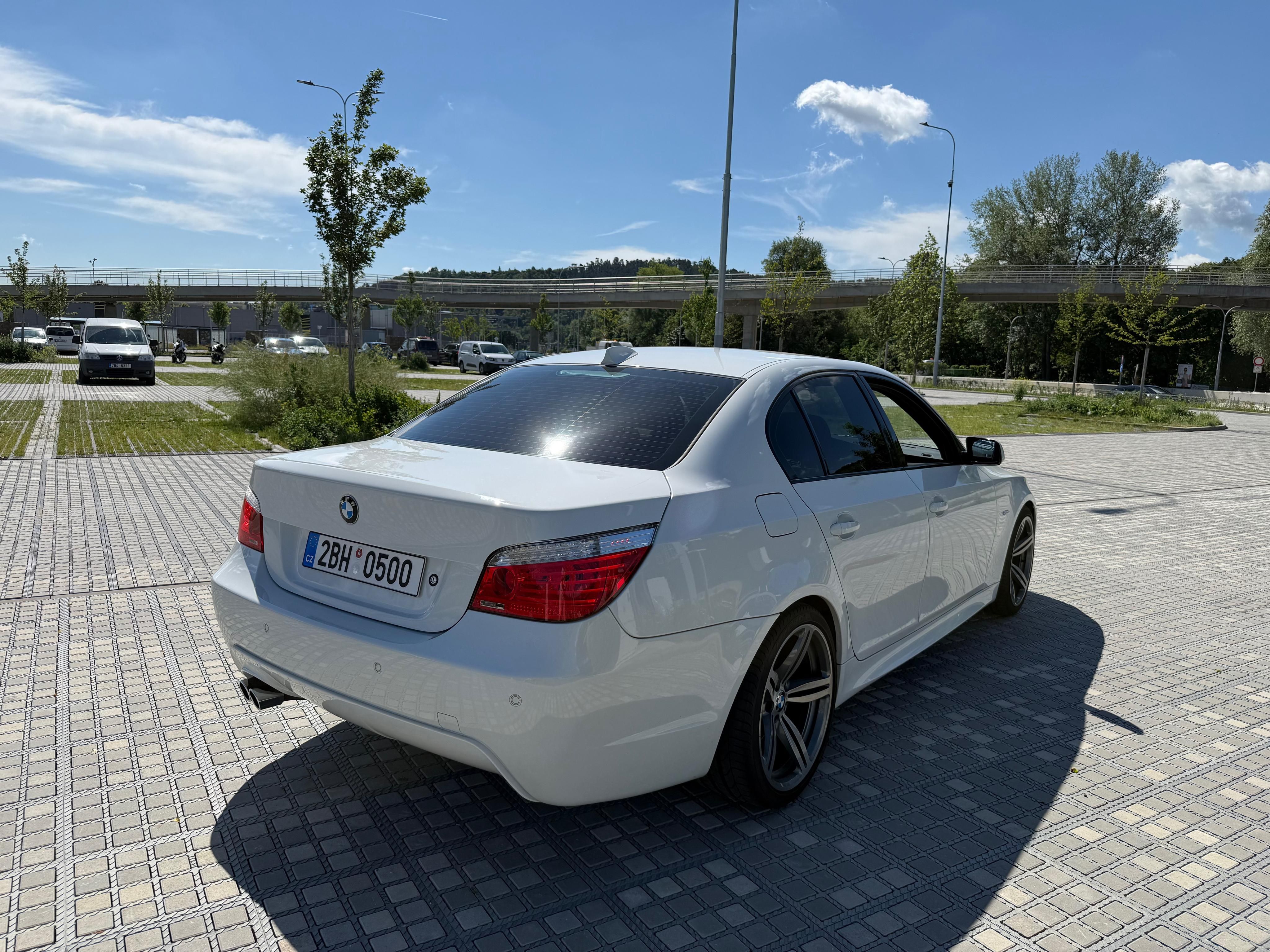 BMW Řada 5, 540i V8 Sběratelský kus - fotka 5