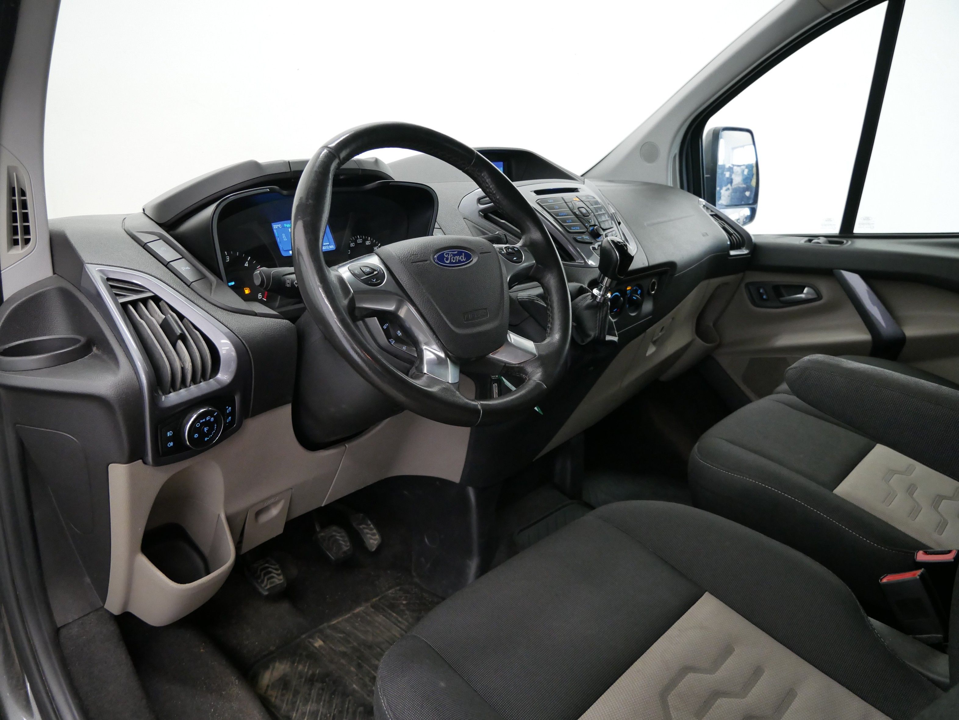 Ford Tourneo Custom, 2.0 TDCi 125 kW - fotka 5