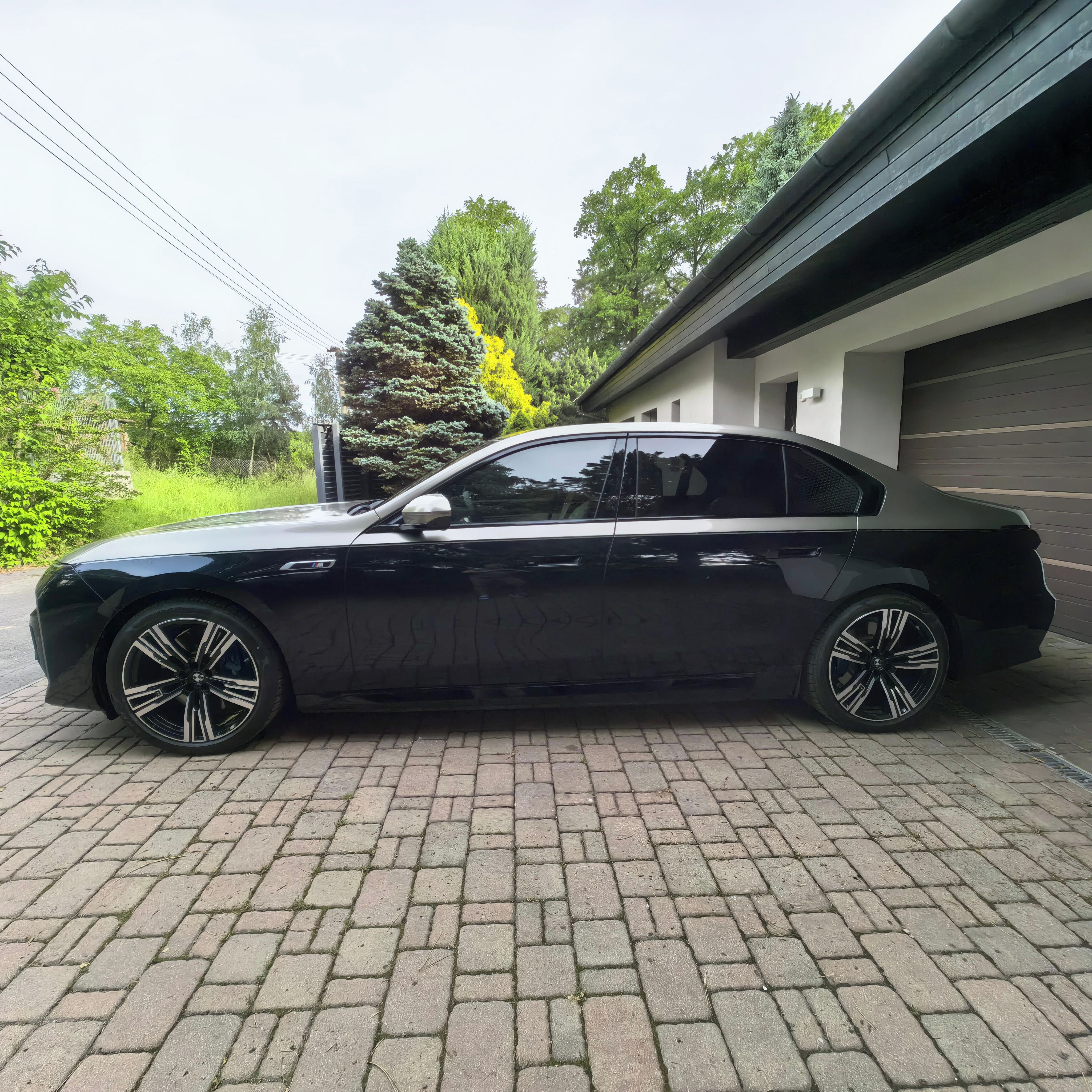 BMW i7, 760xdrive,2026,4980km,M,Carbon - fotka 5