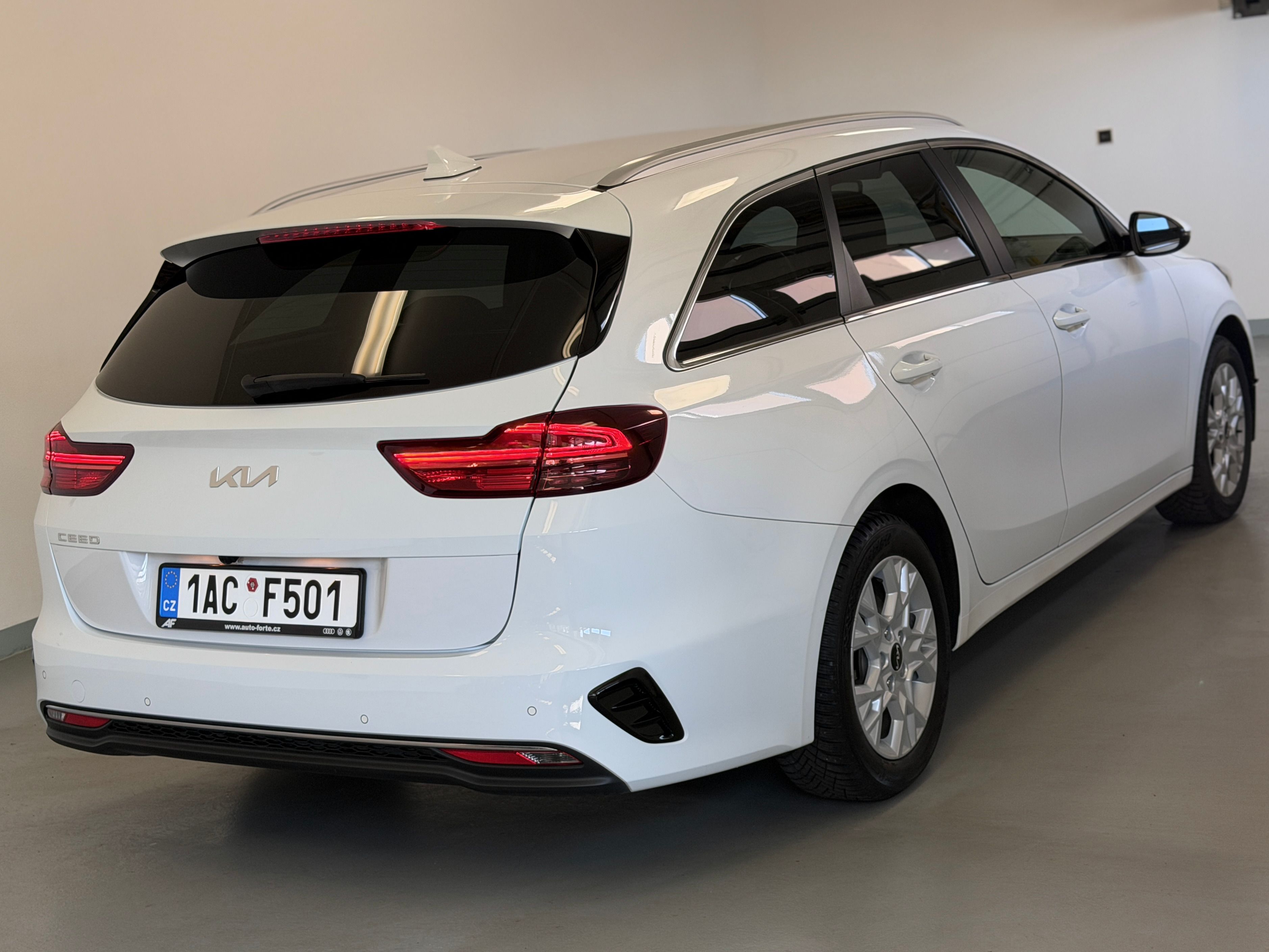 Kia Cee´d, SW 1,5,T-GDi 118kW TOP AT - fotka 6