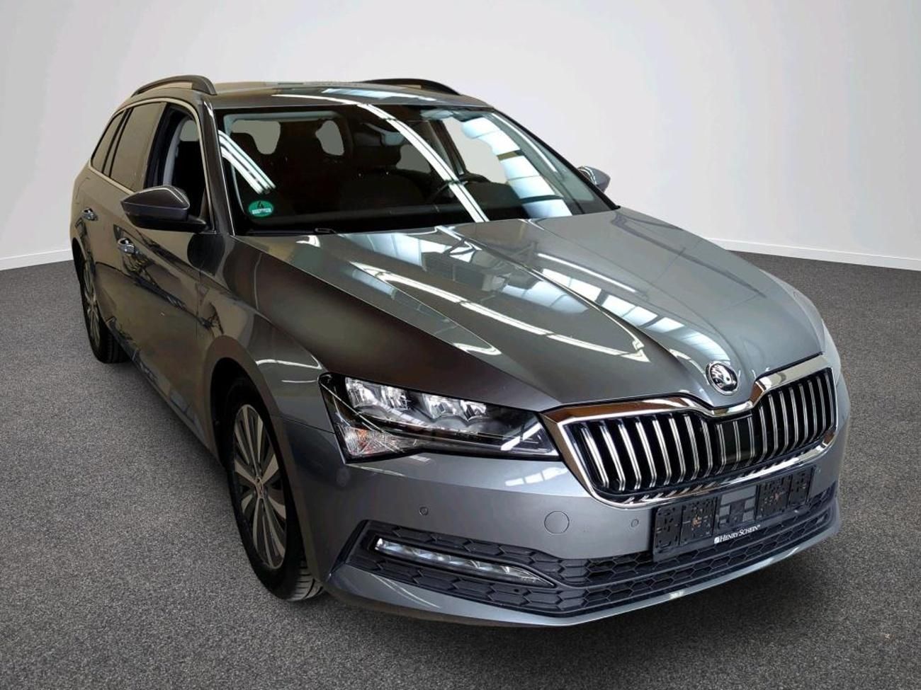 Škoda Superb, Combi 2,0TDi DSG 110kw 17ALU - fotka 2