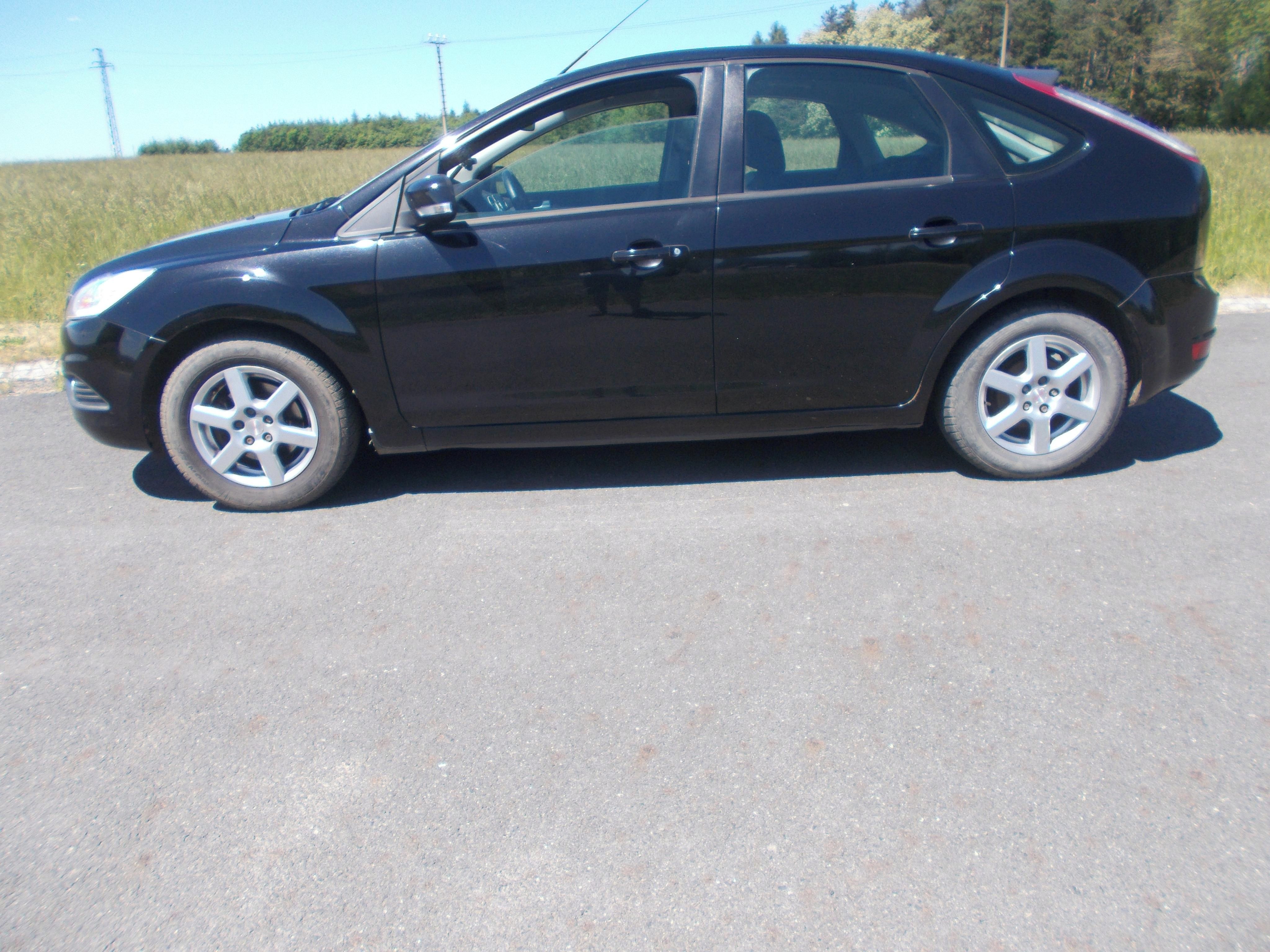 Ford Focus, 1,6 74 KW atraktivní auto - fotka 2