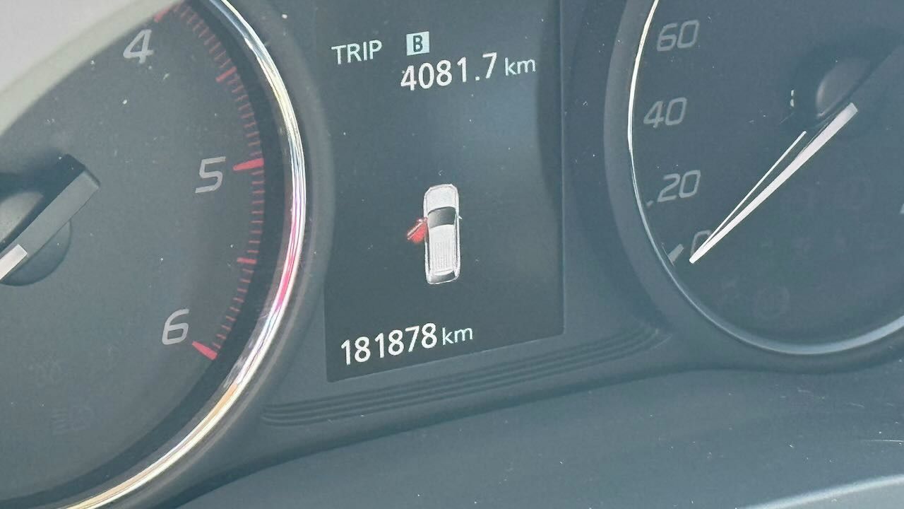 Mitsubishi Outlander, 2.2 DI-D, 4x4, Manuál, Tažné - fotka 5