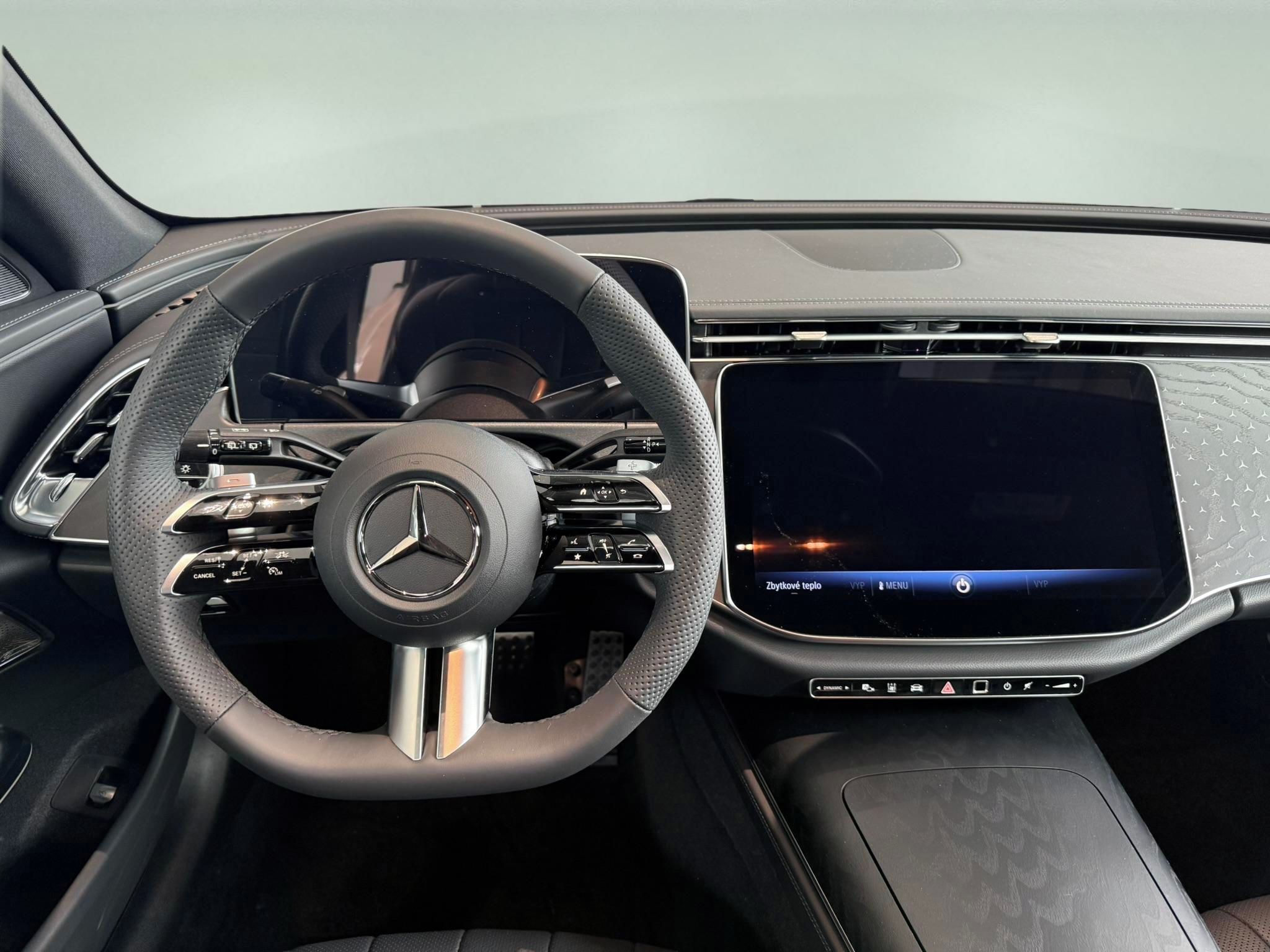 Mercedes-Benz Třídy E, E 220 4MATIC kombi - fotka 6