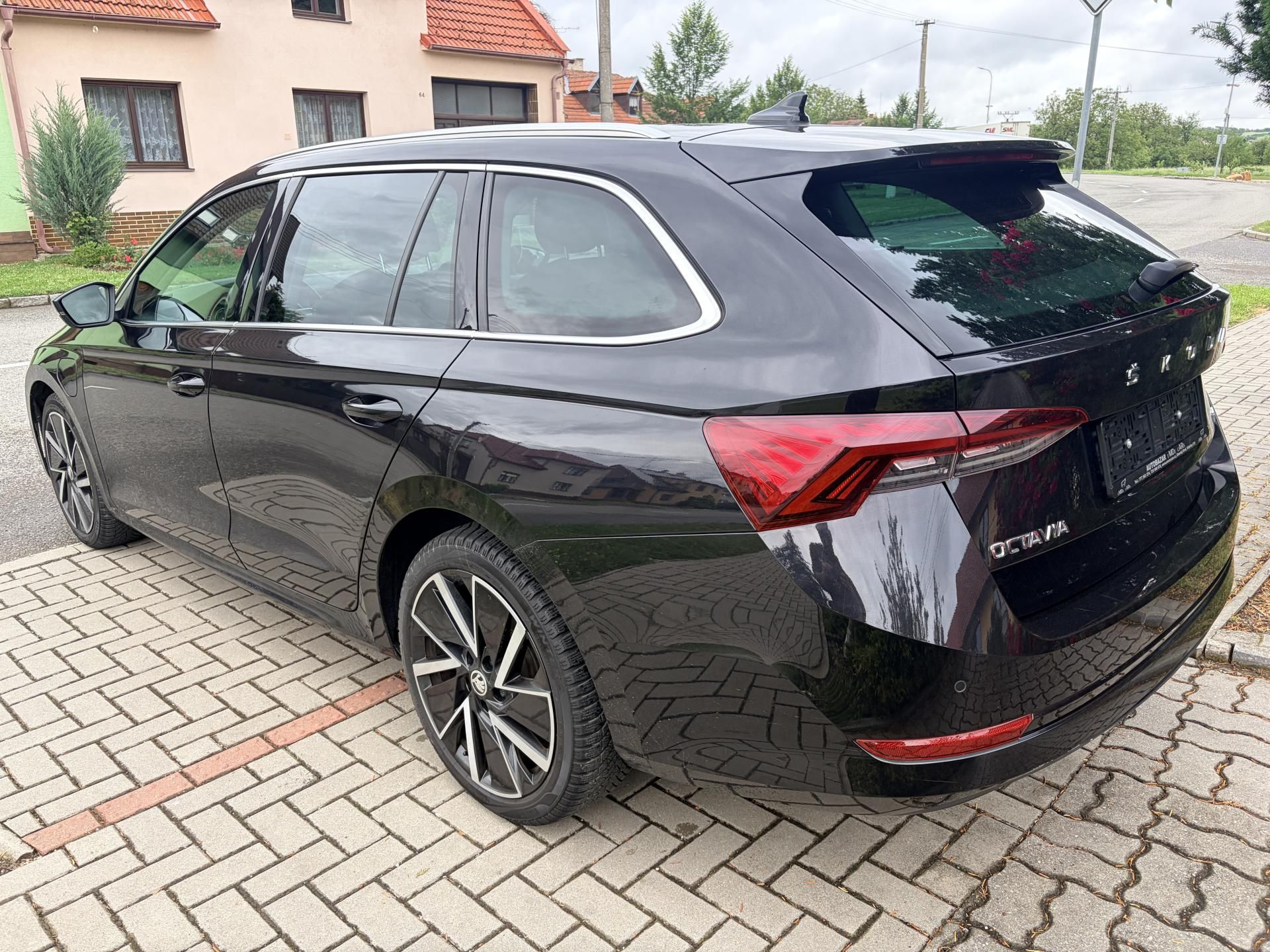 Škoda Octavia, IV 1.4TSI STYLE DSG - fotka 2