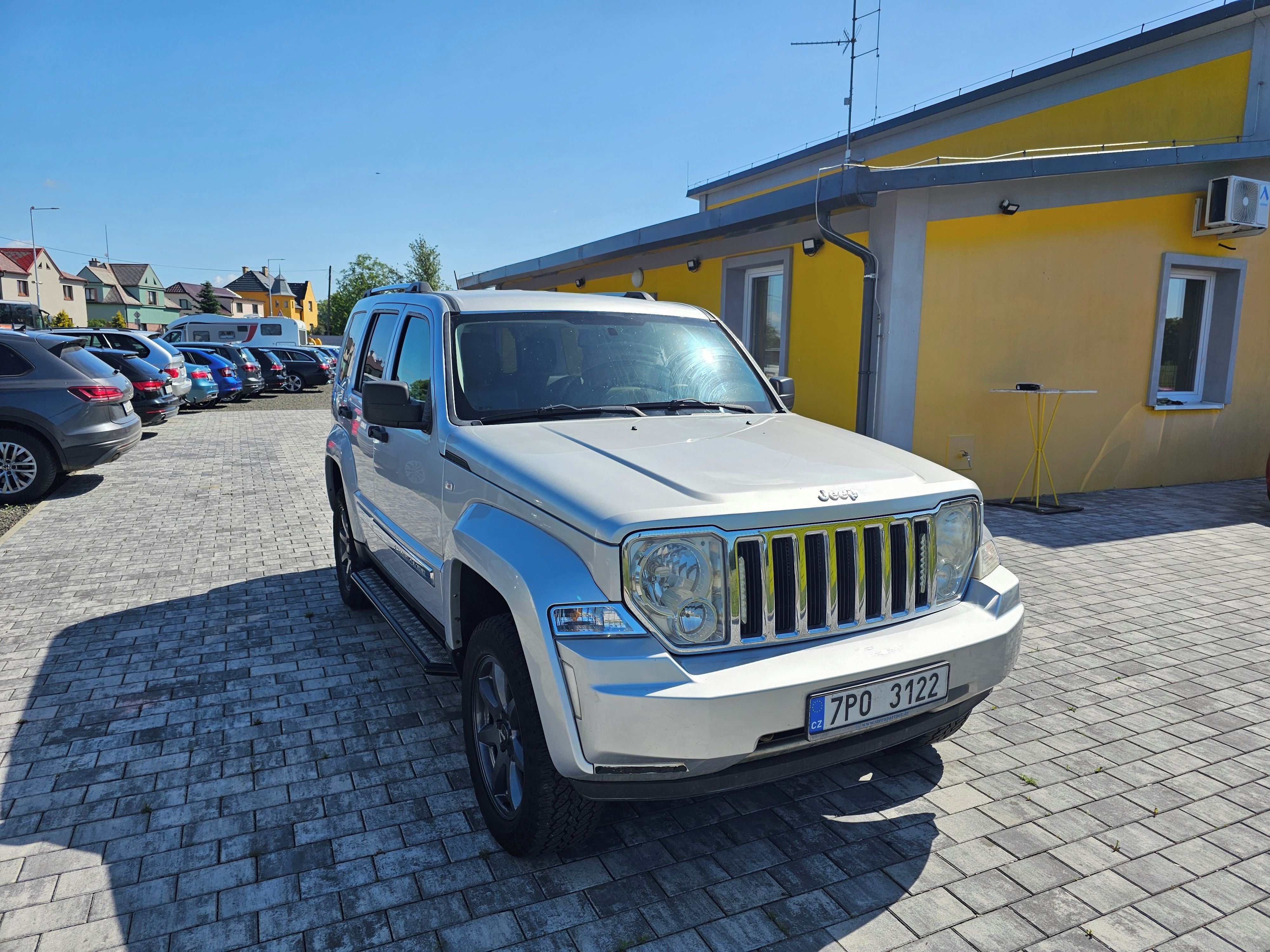 Jeep Cherokee, 2.8 CRD,nezávislé top.tažné za - fotka 3