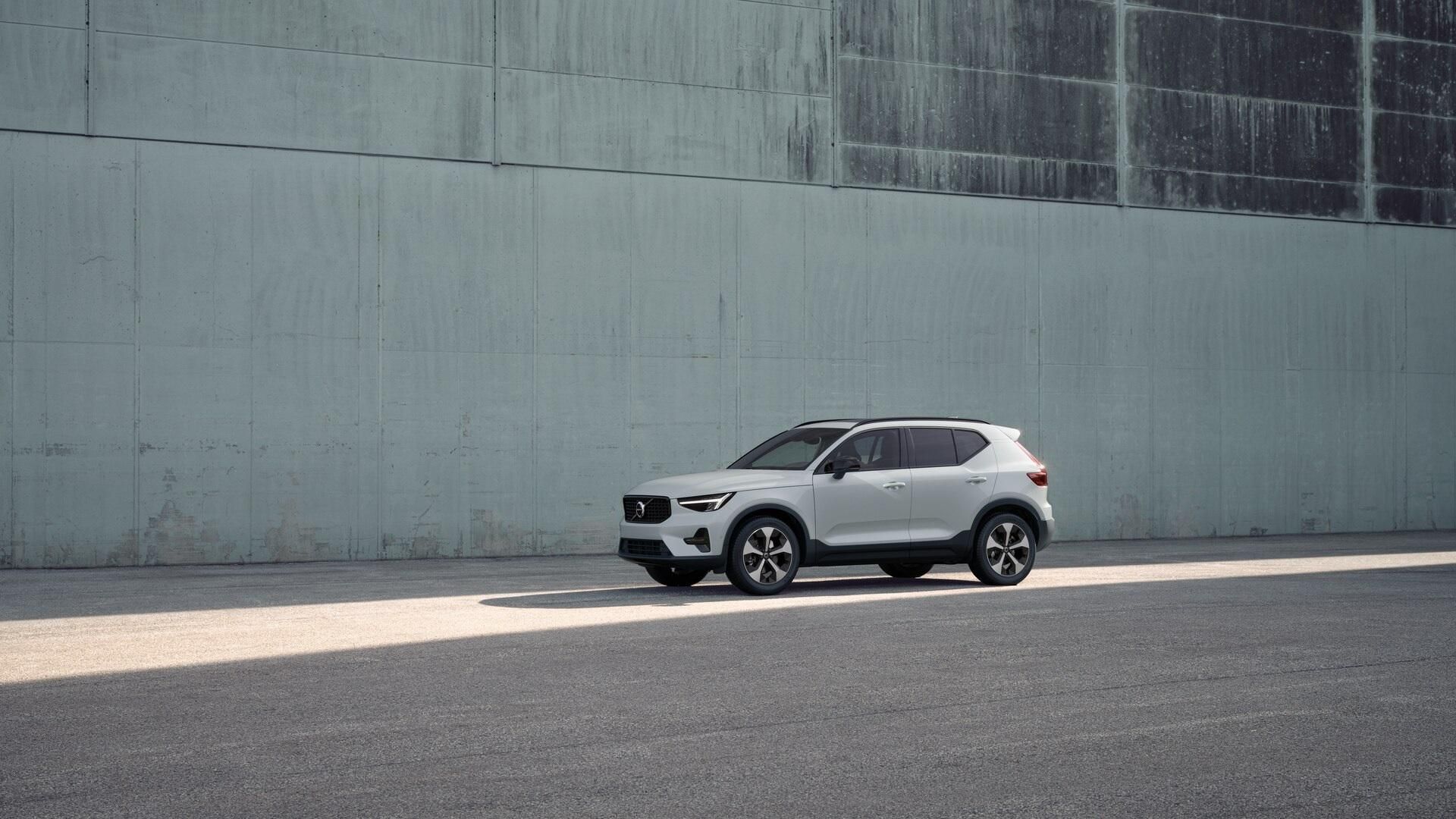 Volvo XC40, B3 AUT DARK ULTRA - fotka 2