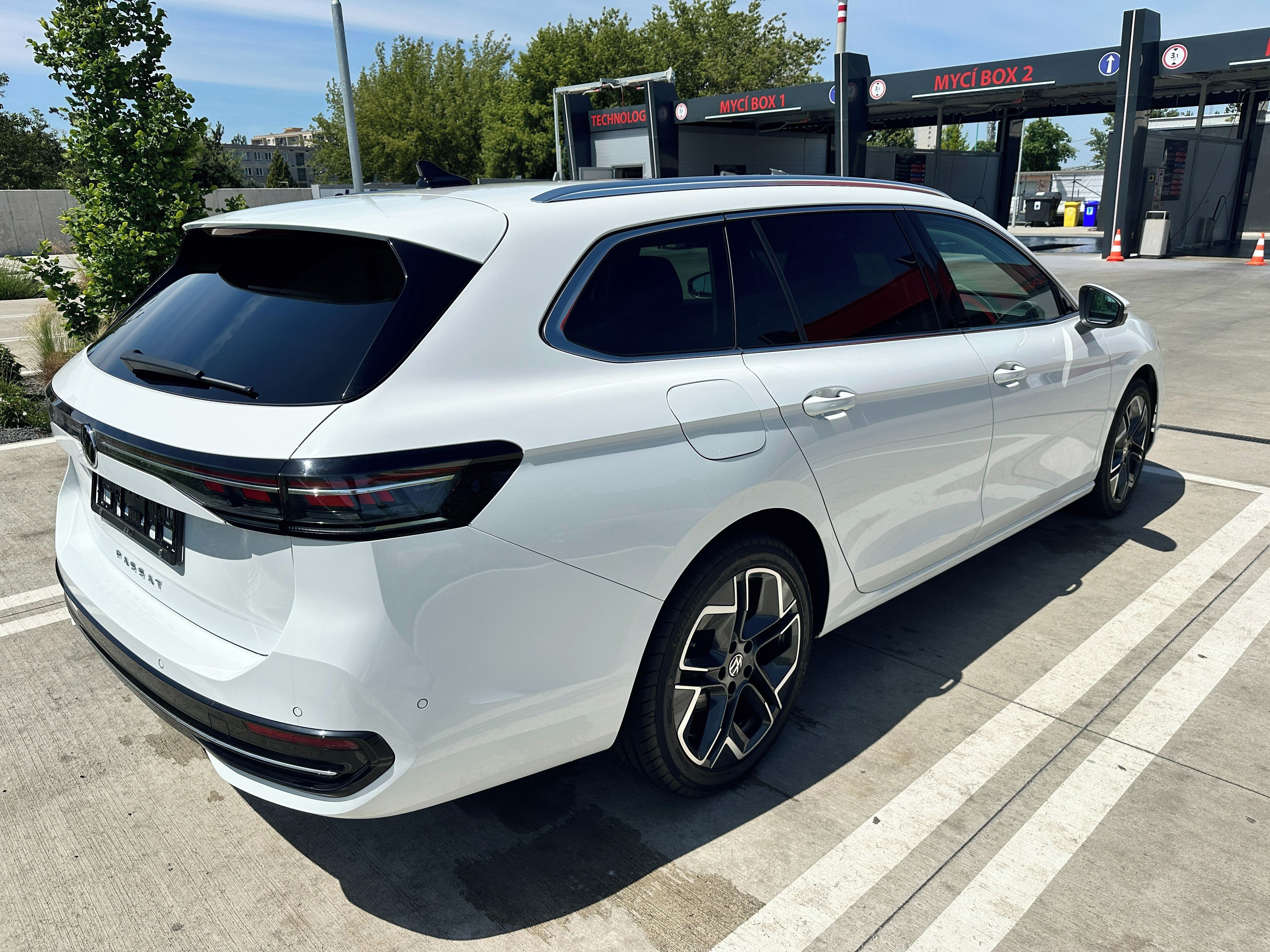 Volkswagen Passat, VOLKSWAGEN PASSAT B9 2,0 TDI - fotka 4