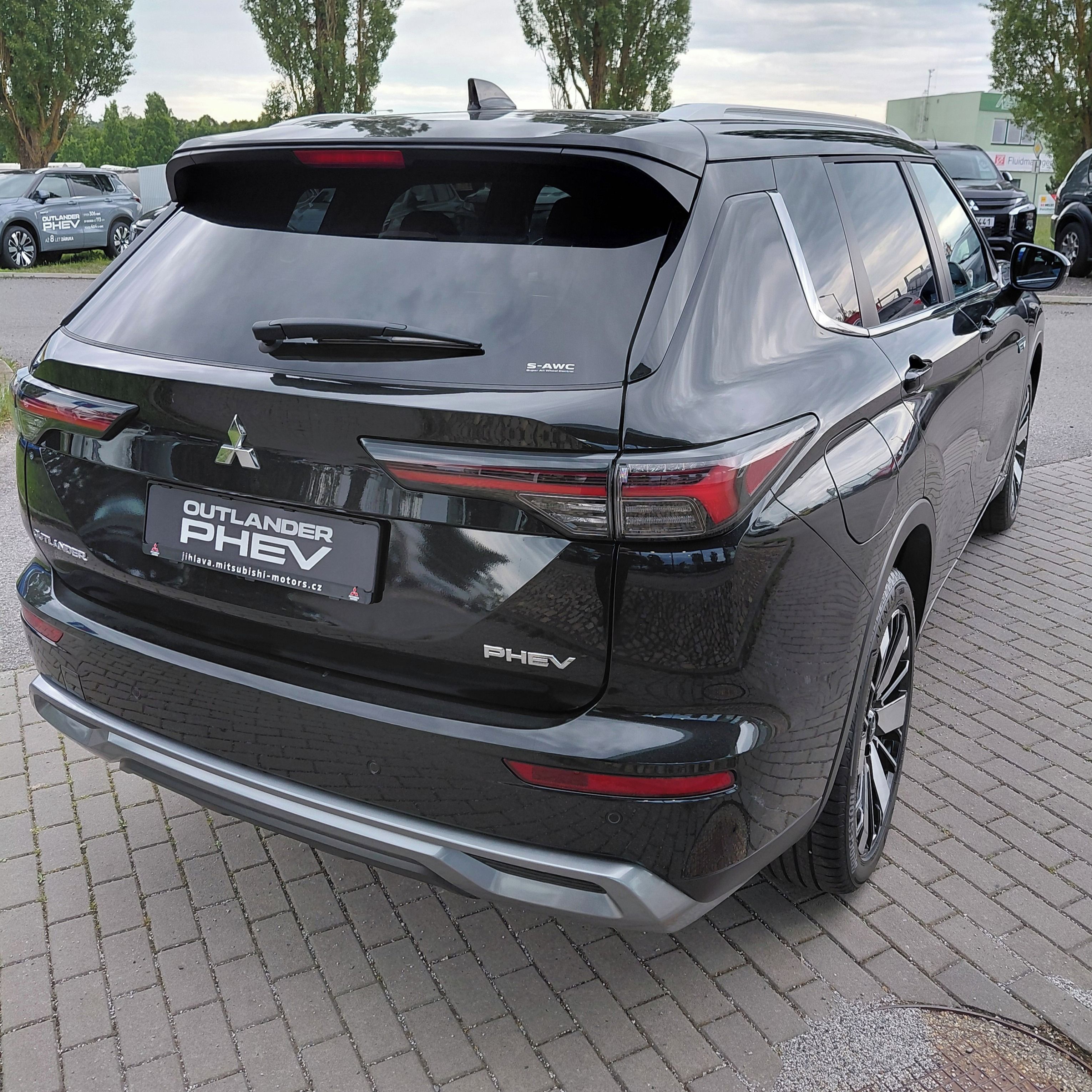 Mitsubishi Outlander, 2.4 PHEV INTENSE 4x4 BONUS - fotka 5