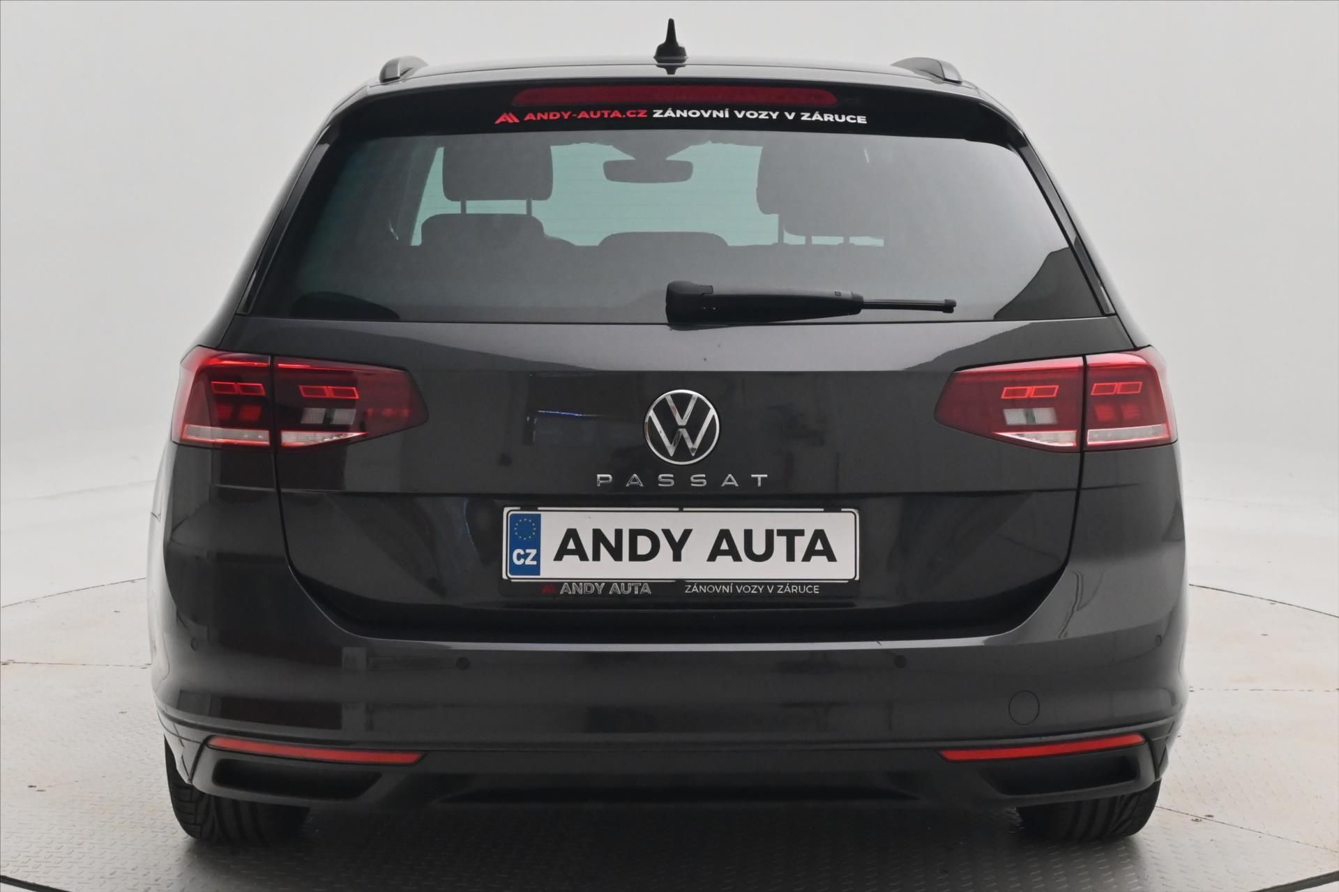 Volkswagen Passat, 2,0 TDI 110kW DSG Business Zár - fotka 6