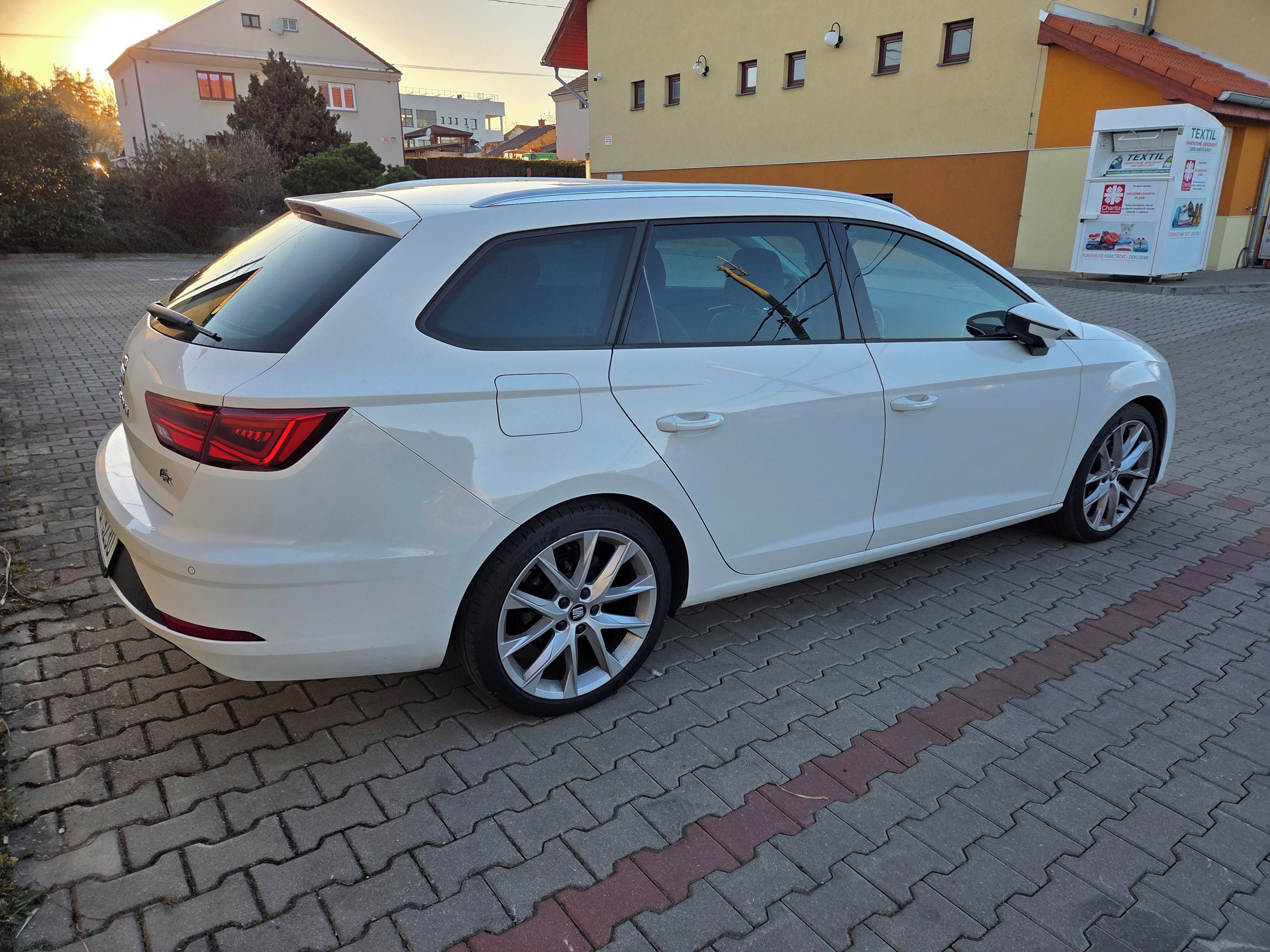 Seat Leon, Seat Leon FR ST 1.5 TSI 110kW - fotka 6