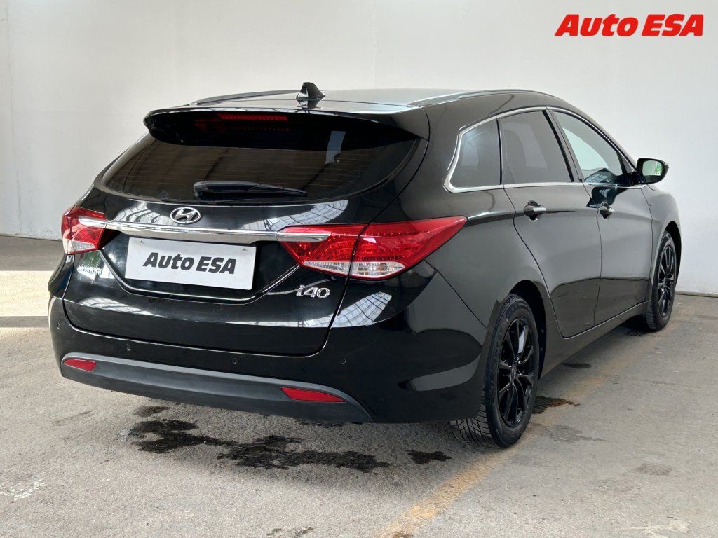 Hyundai i40, 1.6 GDI,AC,výhřev sed. - fotka 4