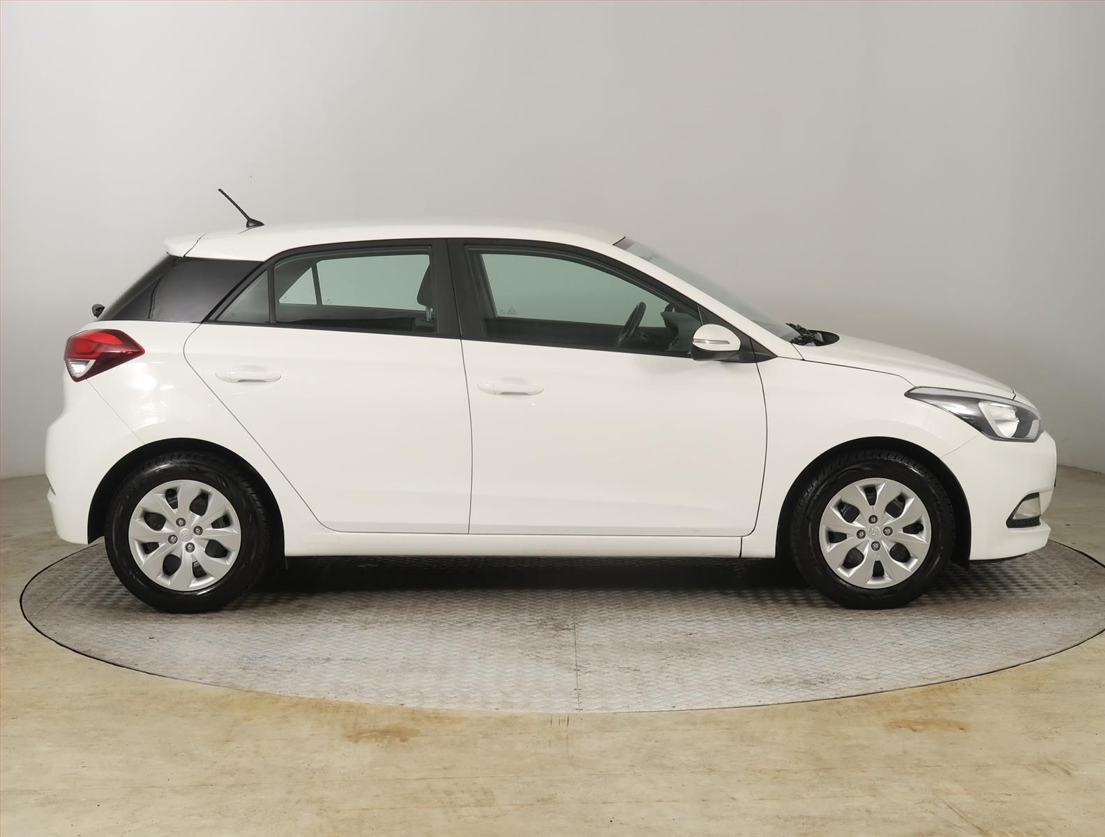 Hyundai i20, 1.2, ČR,1.maj, Serv.kniha - fotka 6