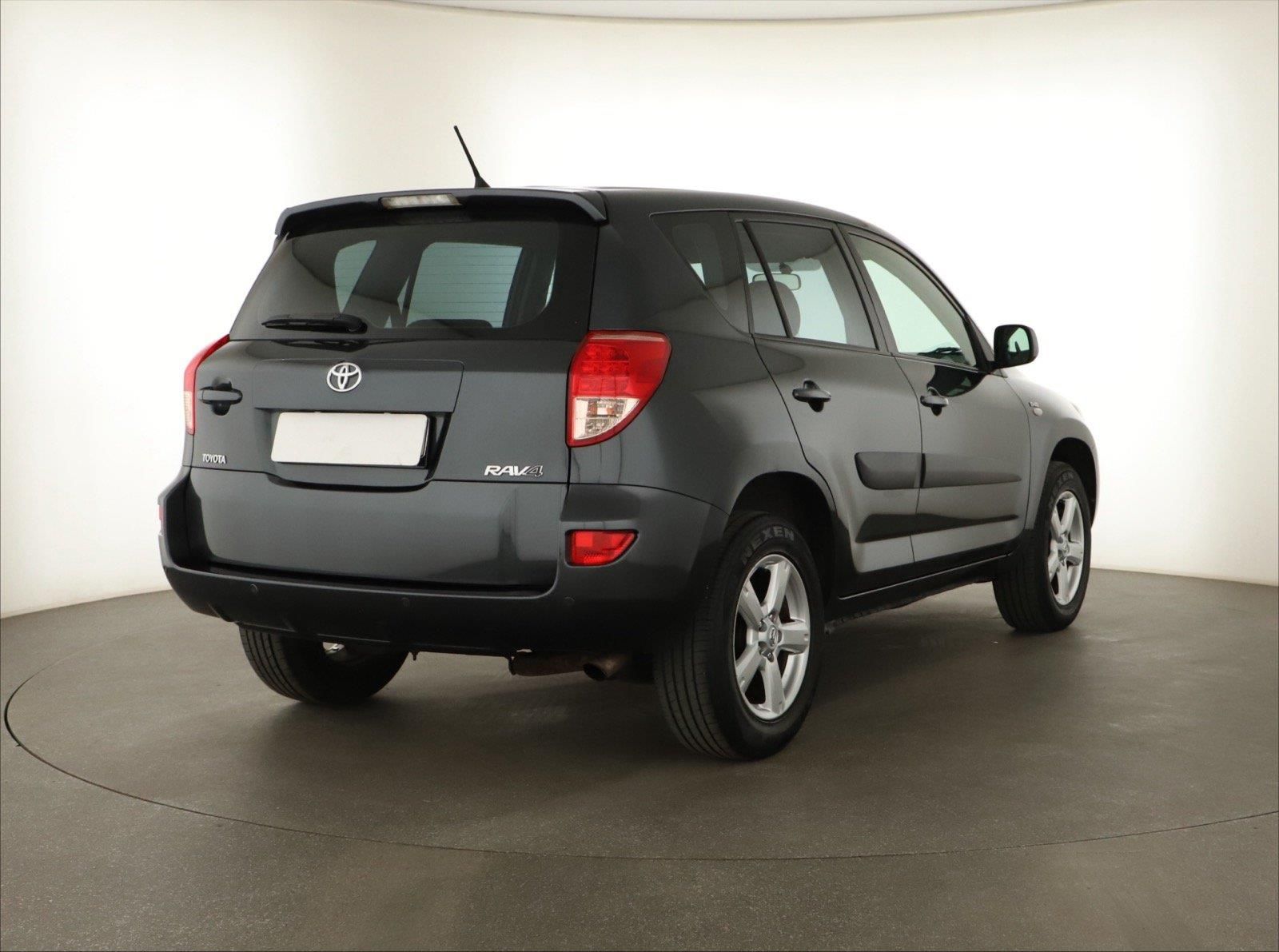 Toyota Rav4, 2.2 D-4D, 4X4 - fotka 5