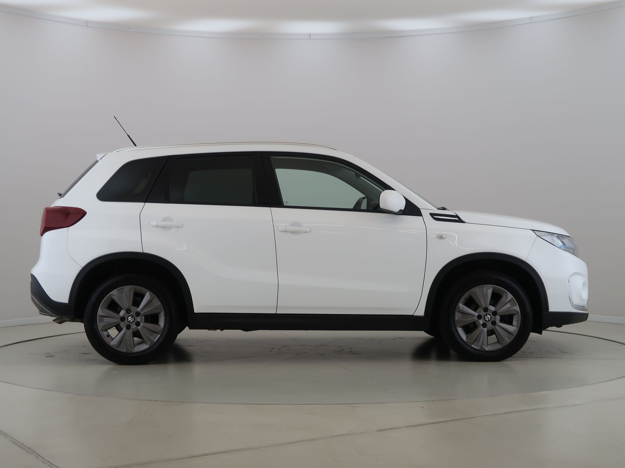 Suzuki Vitara, 1.4BoosteJet,4x4,CZ,1Maj - fotka 4