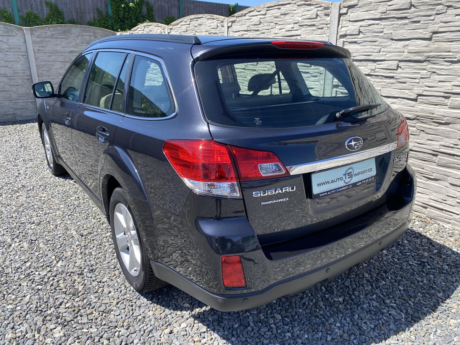 Subaru Outback, 2.5i 170PS 4x4 BIFUEL PAN NAVI - fotka 3